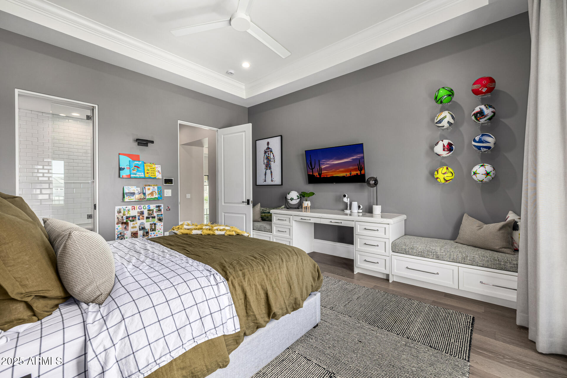 577 W HORSESHOE Place