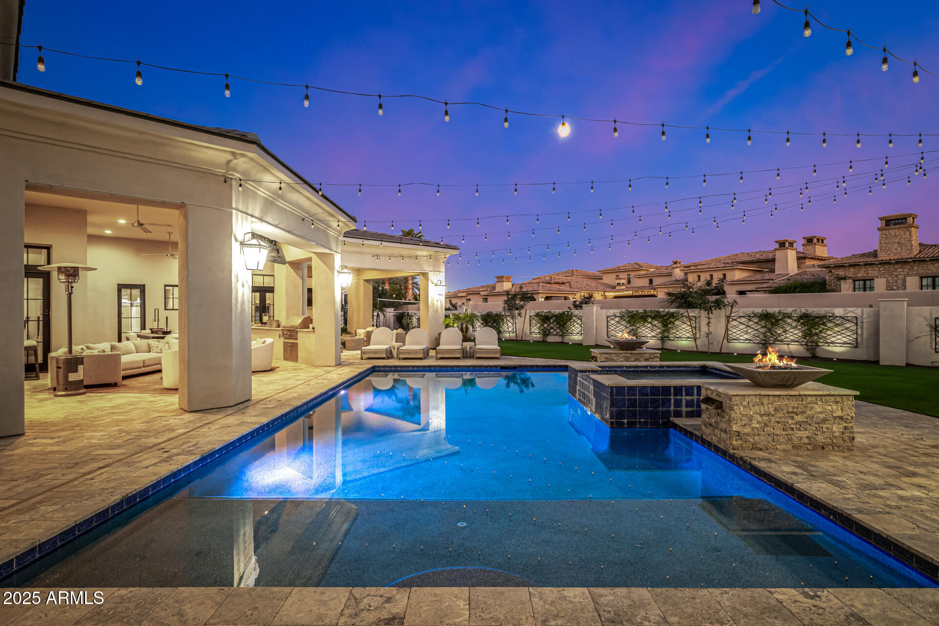 577 W HORSESHOE Place