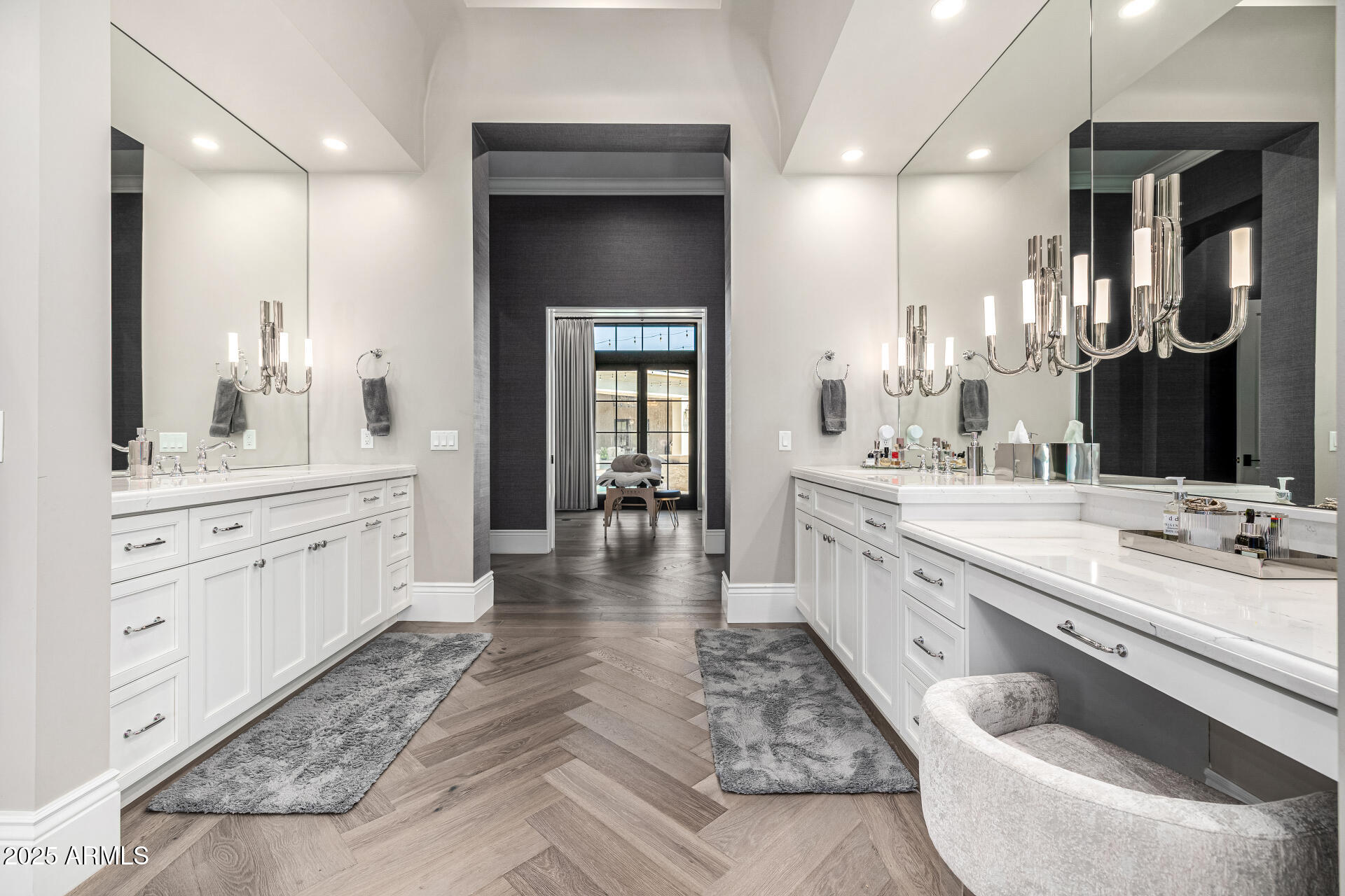 577 W HORSESHOE Place