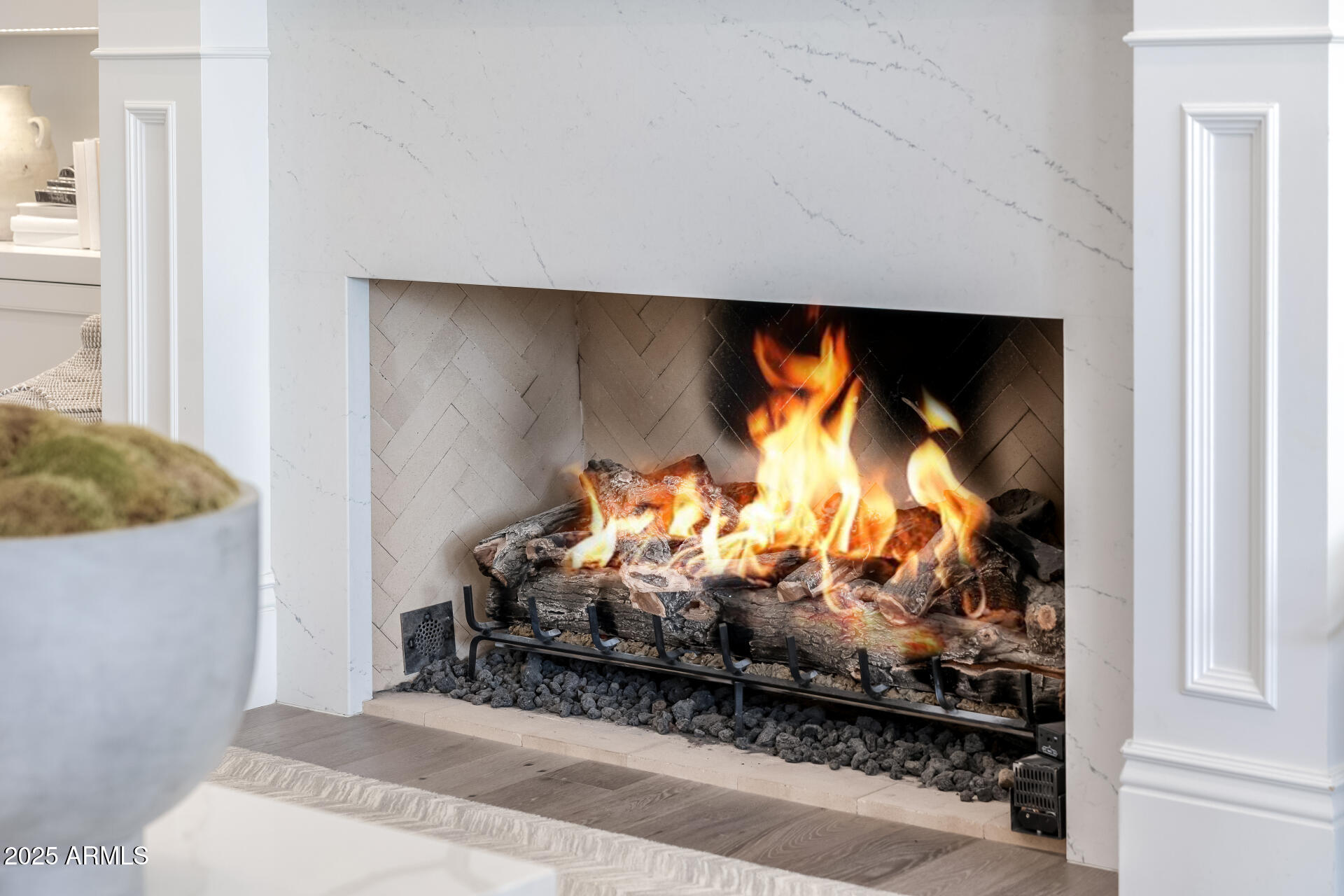 577 W HORSESHOE Place