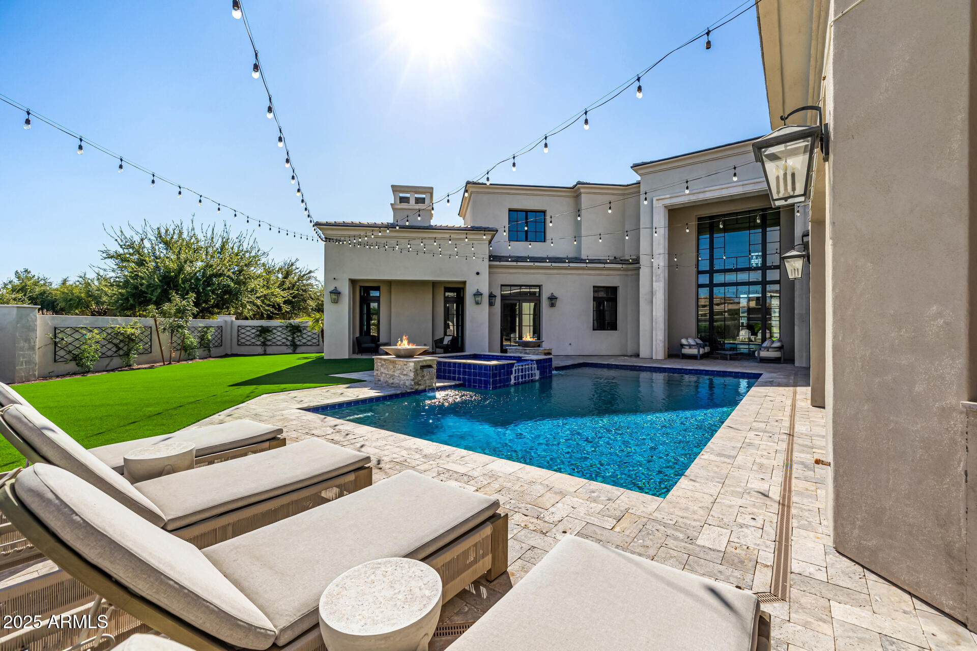 577 W HORSESHOE Place