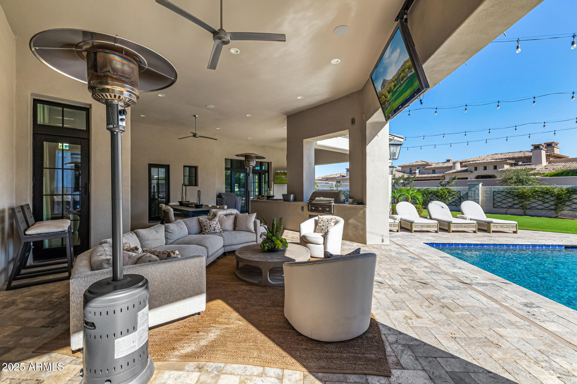 577 W HORSESHOE Place