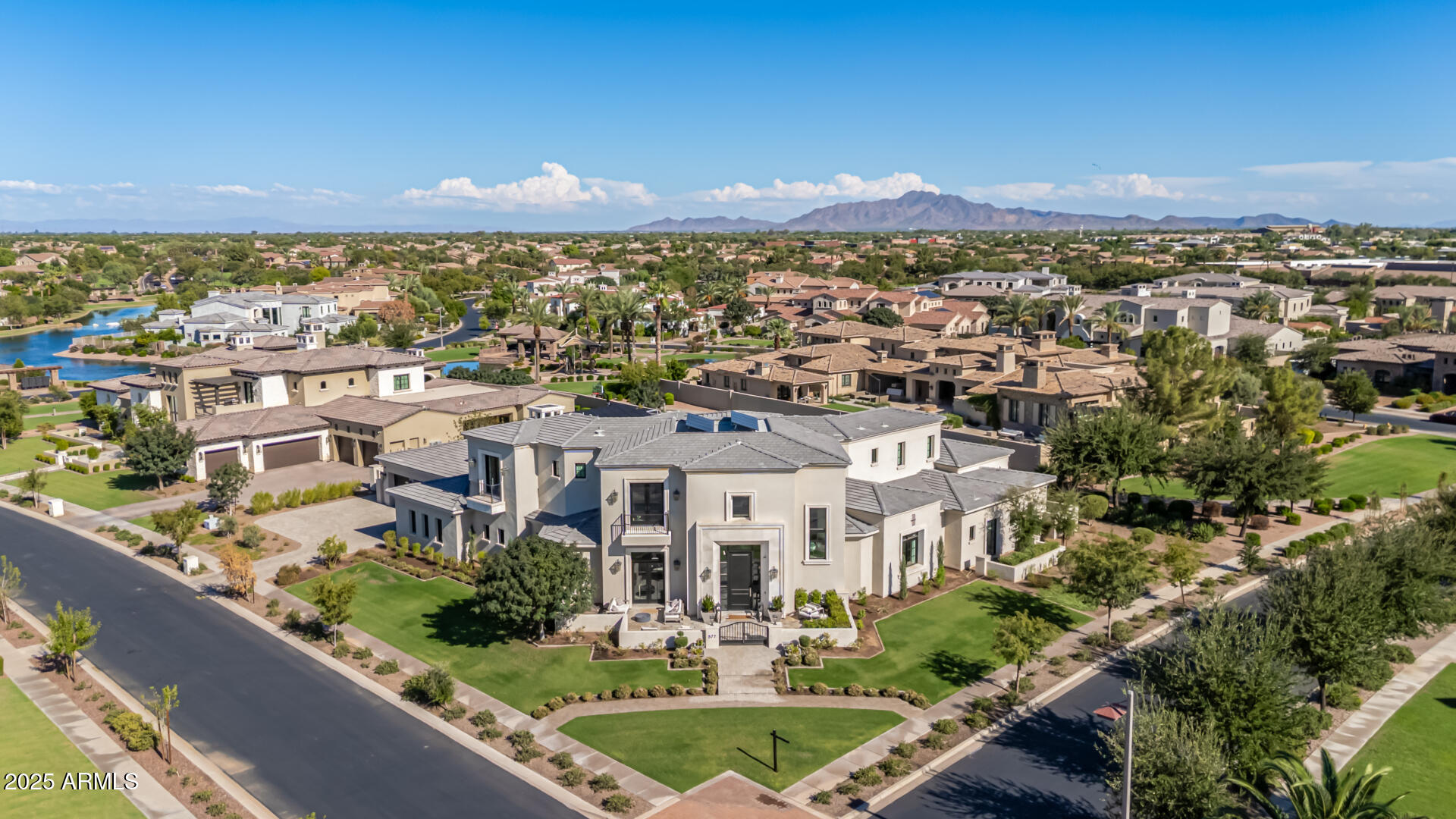 577 W HORSESHOE Place