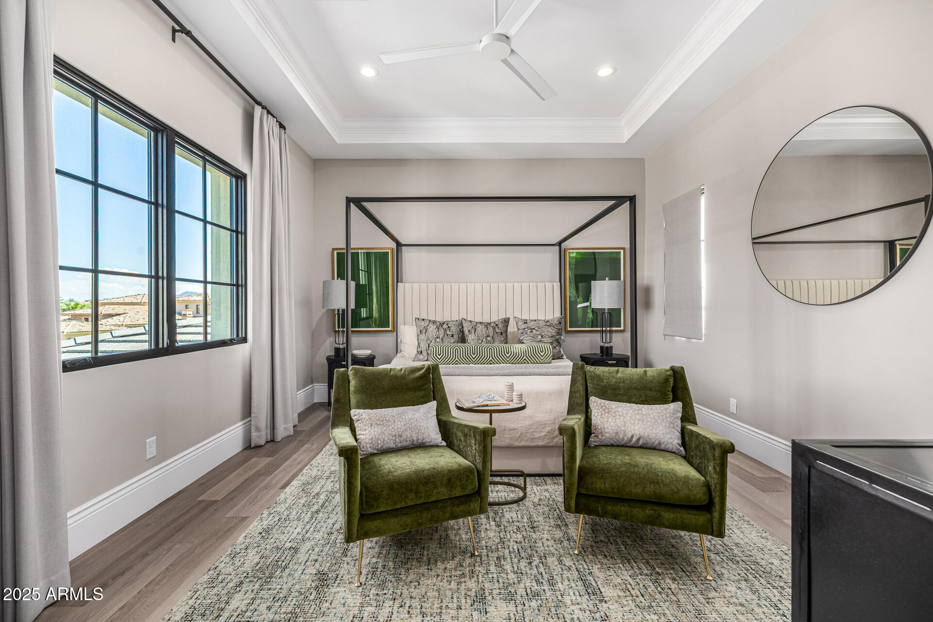 577 W HORSESHOE Place