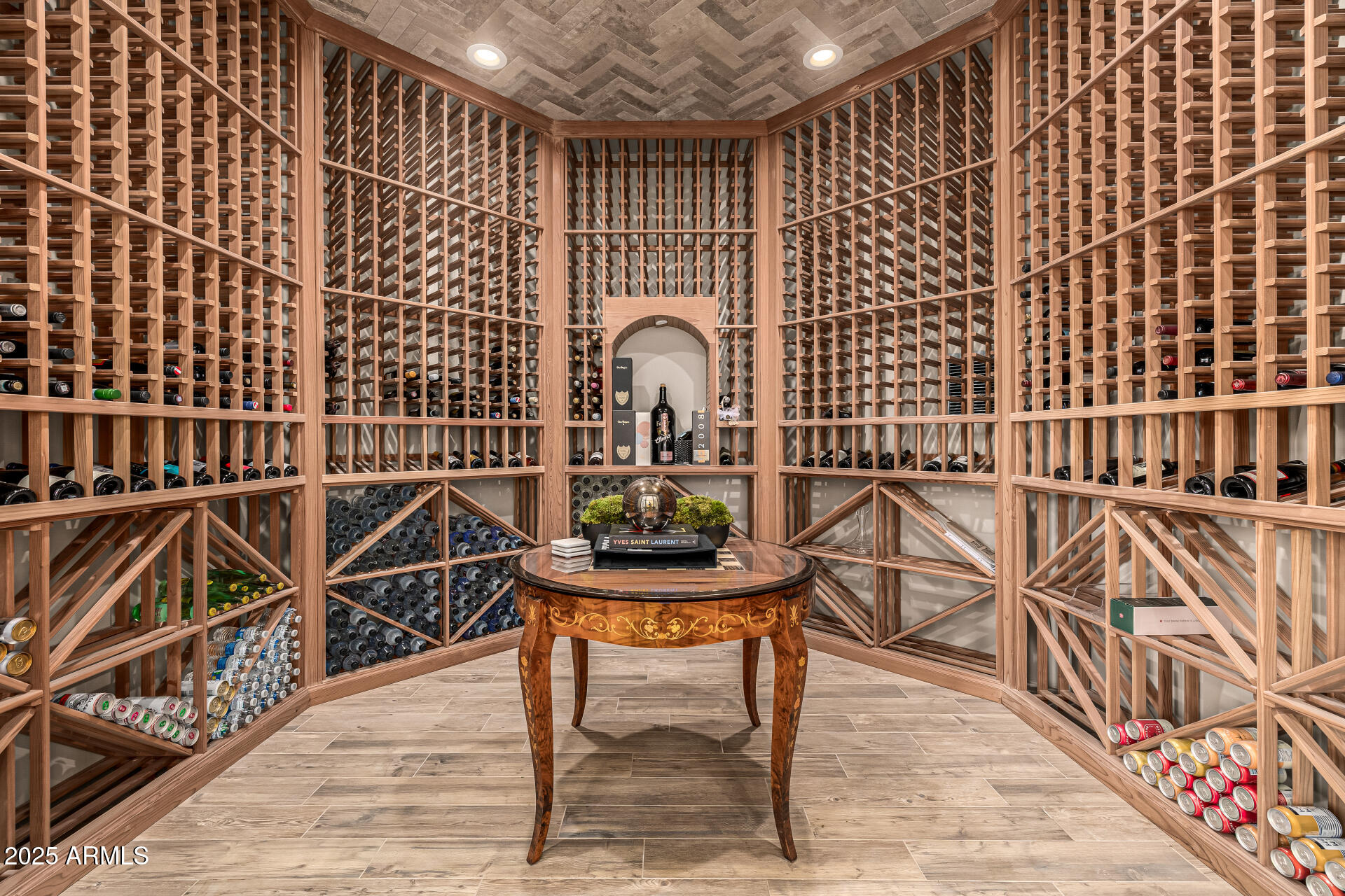 577 W HORSESHOE Place