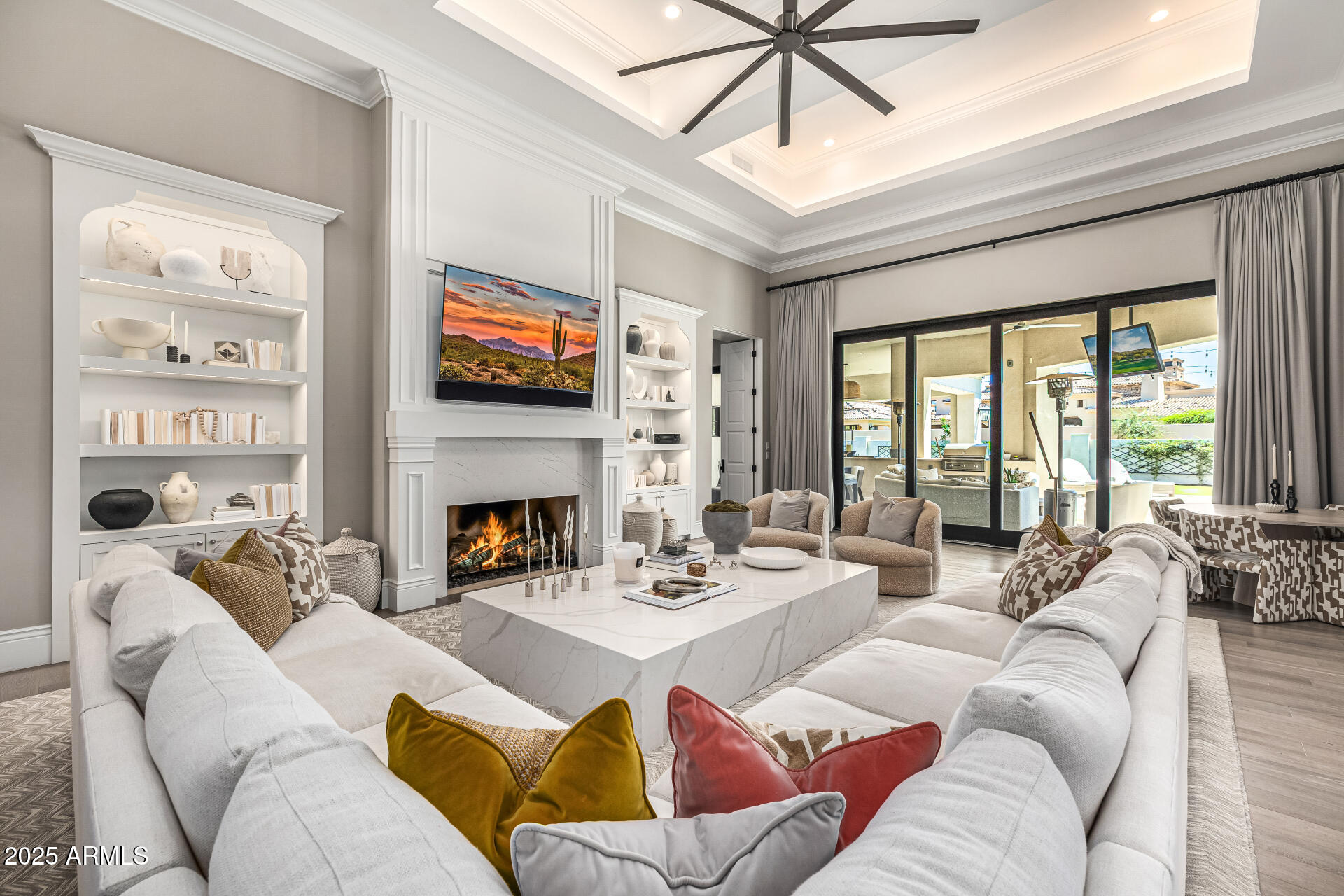 577 W HORSESHOE Place