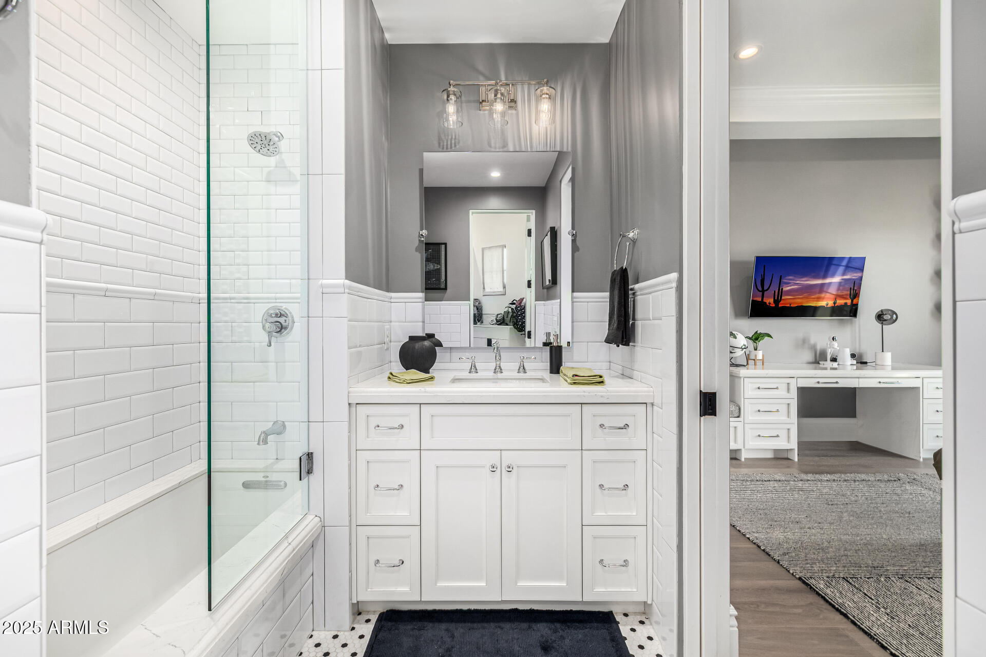 577 W HORSESHOE Place