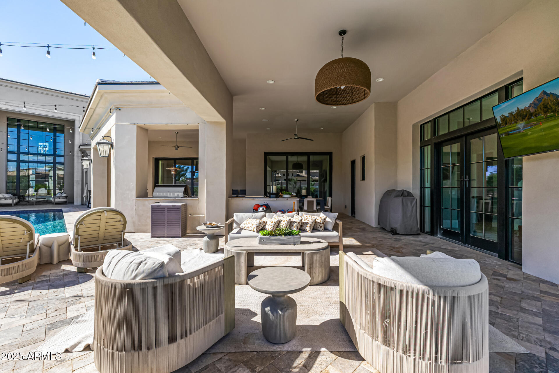 577 W HORSESHOE Place