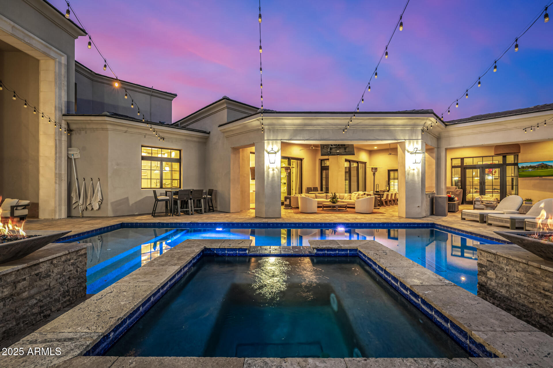 577 W HORSESHOE Place