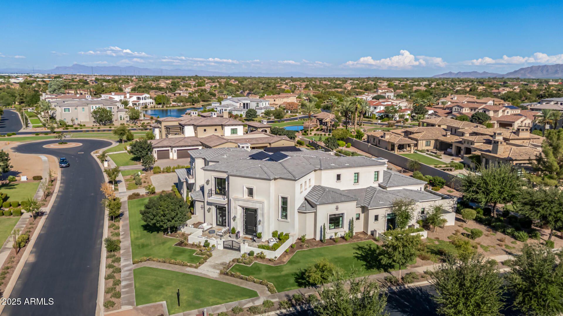 577 W HORSESHOE Place