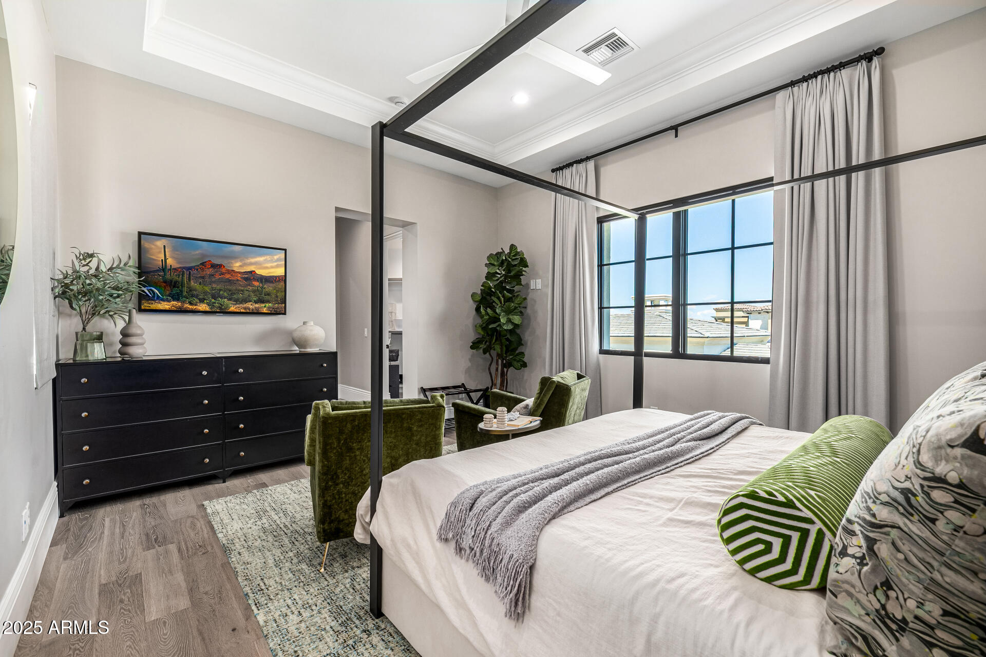 577 W HORSESHOE Place