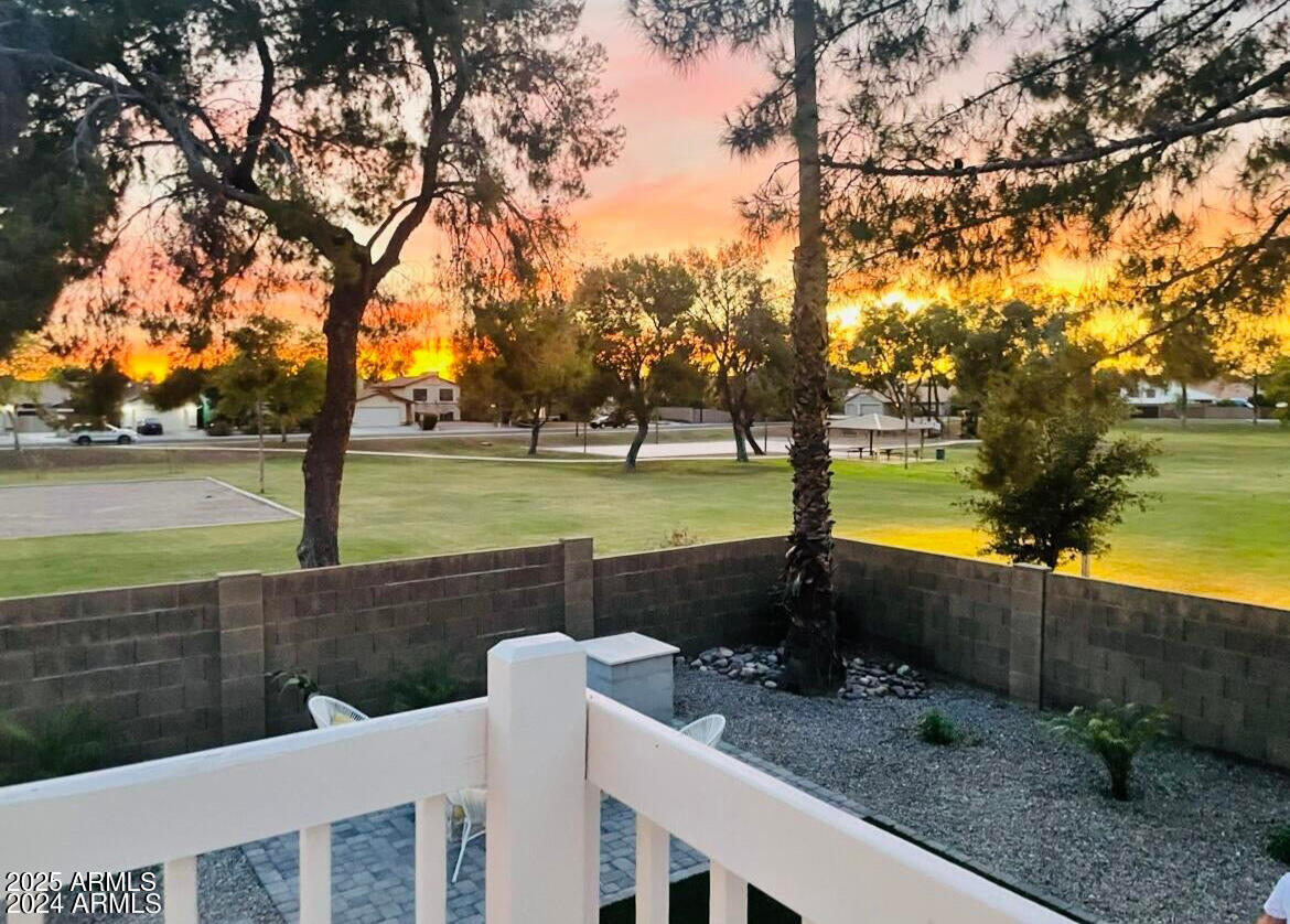 626 E PALOMINO Drive