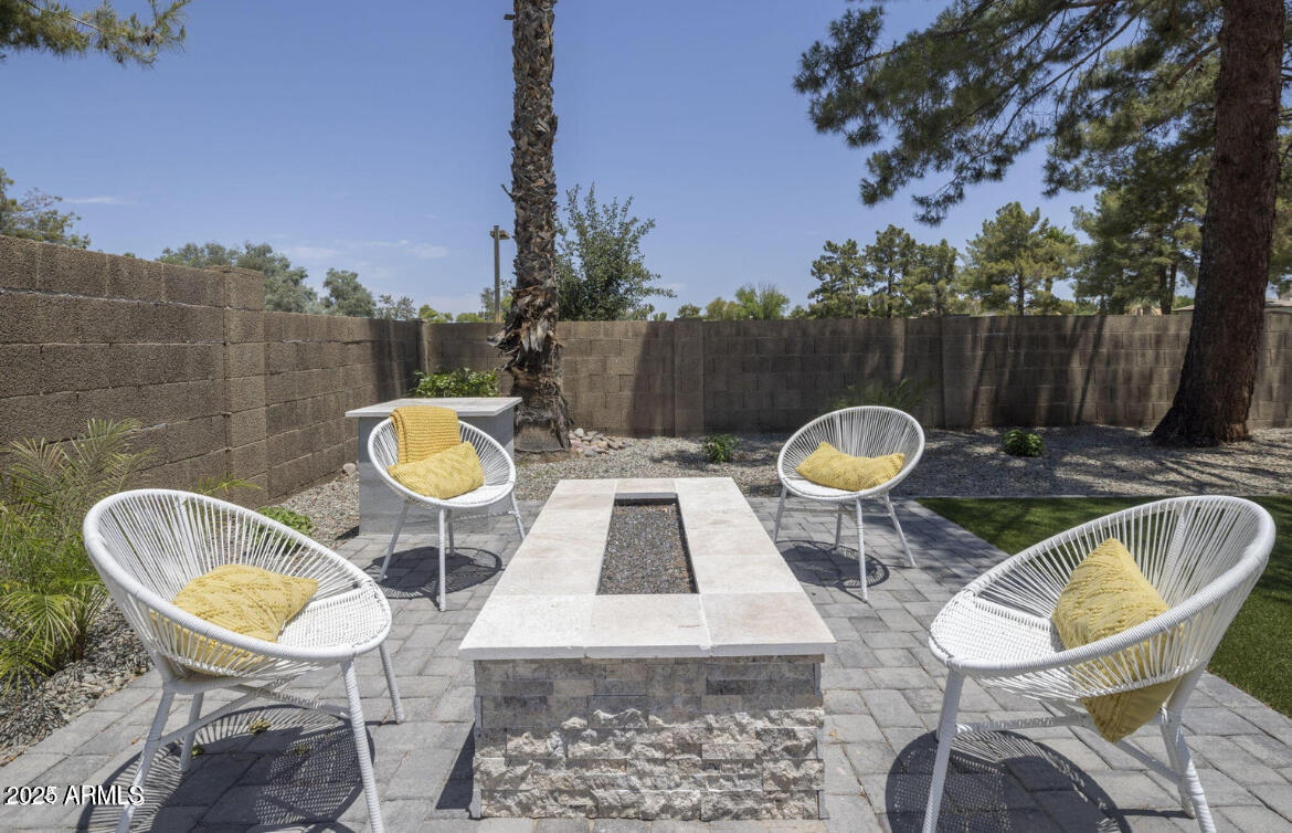 626 E PALOMINO Drive