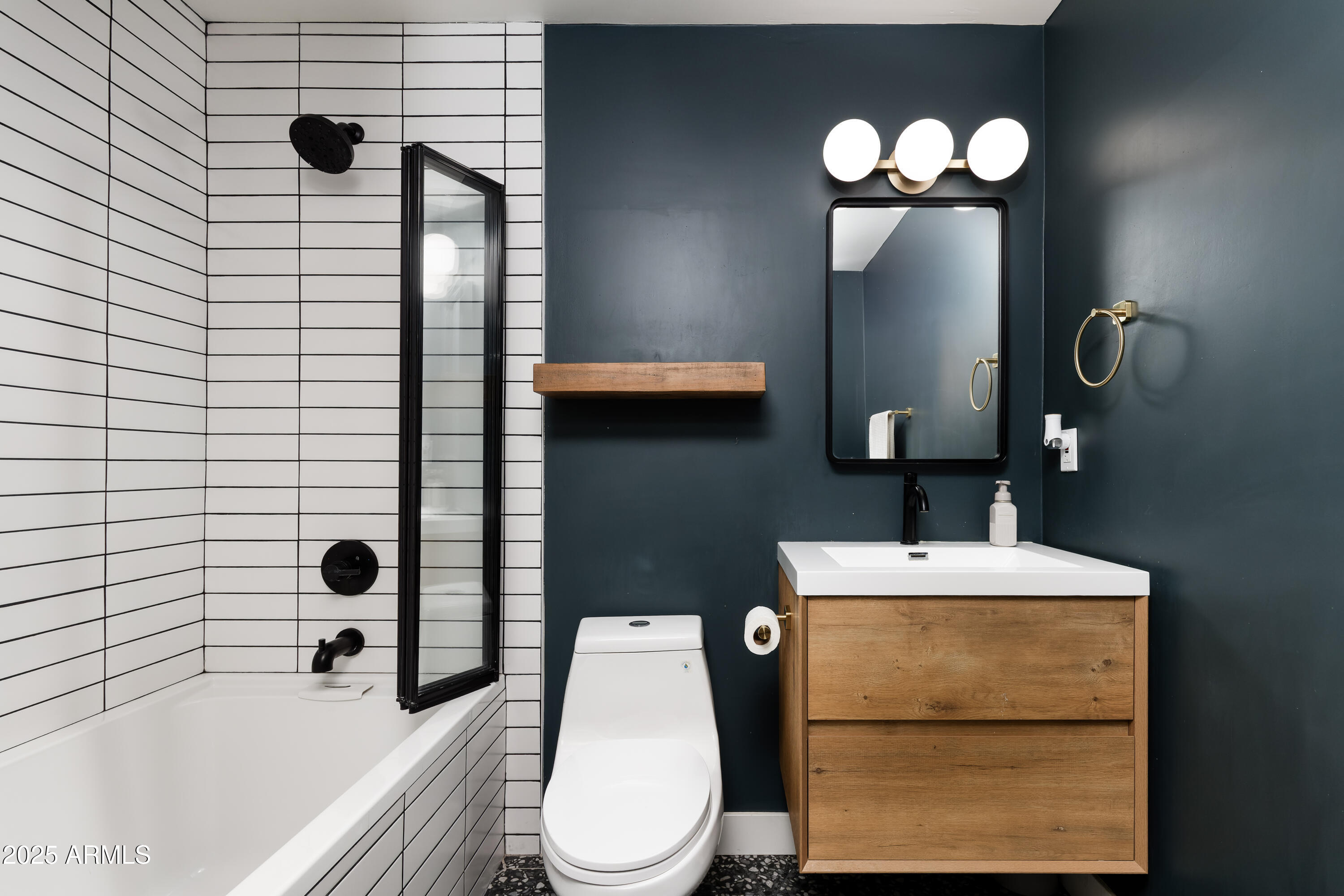 8024 E HUBBELL Street