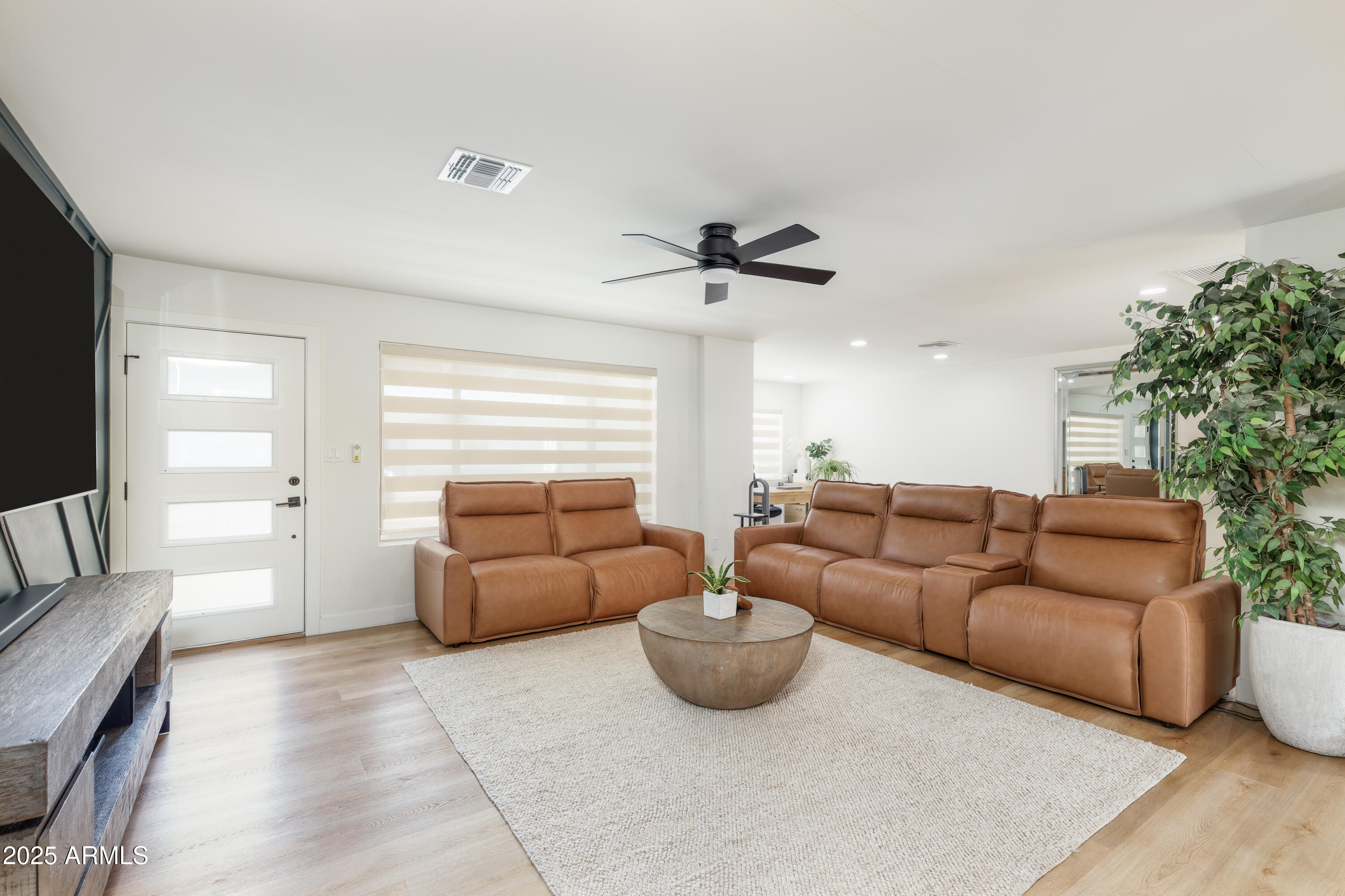 8024 E HUBBELL Street