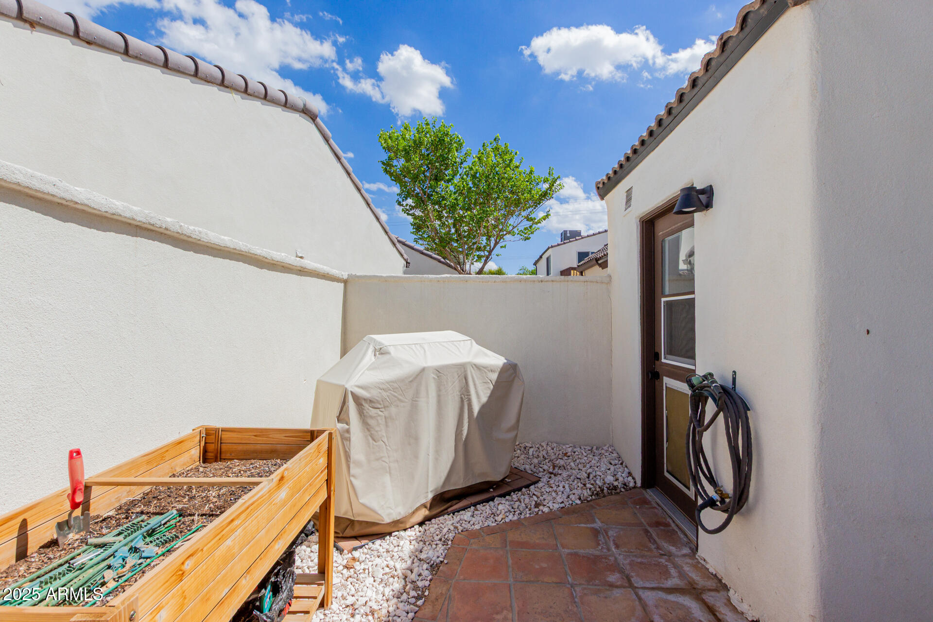 1175 E BELMONT Avenue