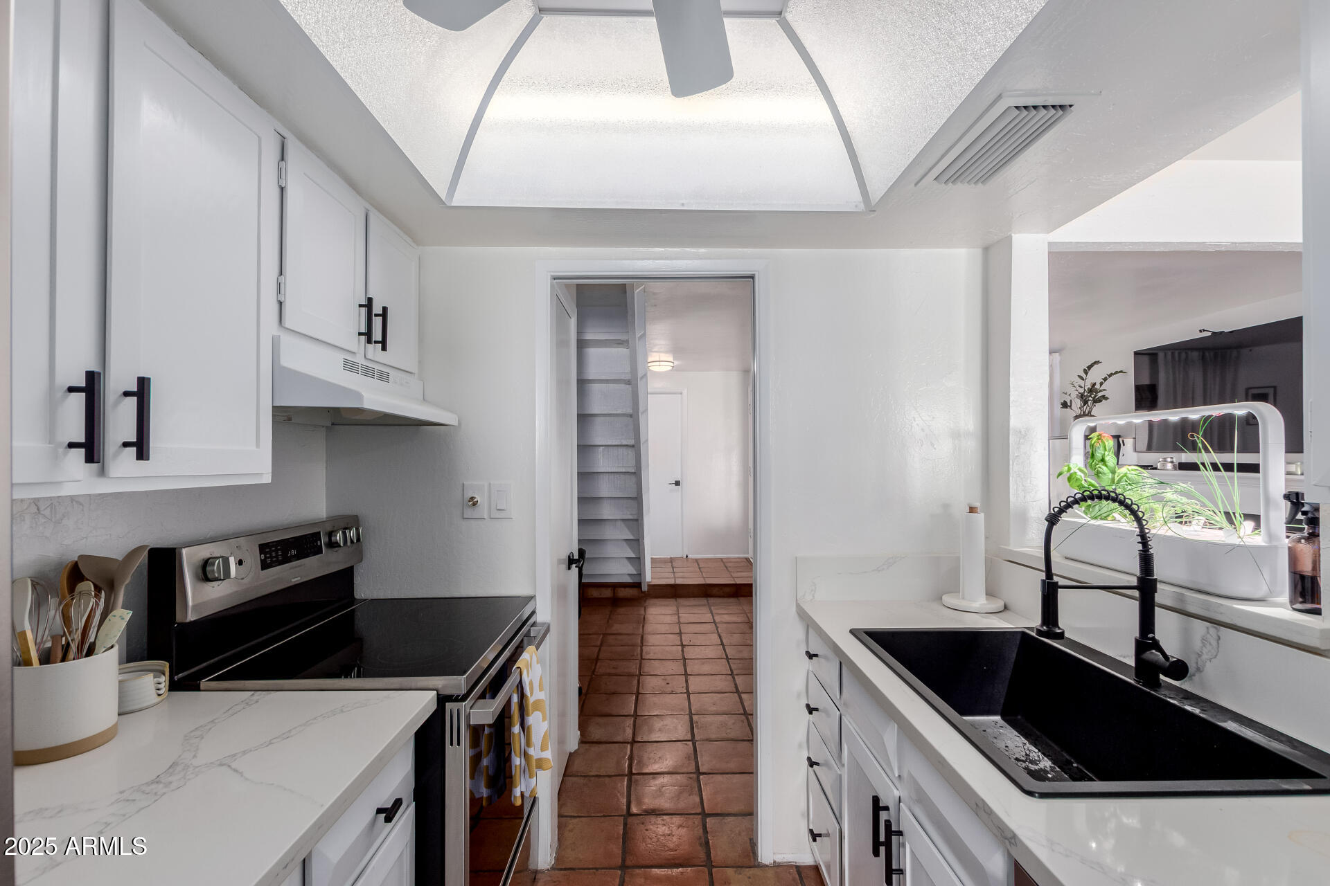 1175 E BELMONT Avenue