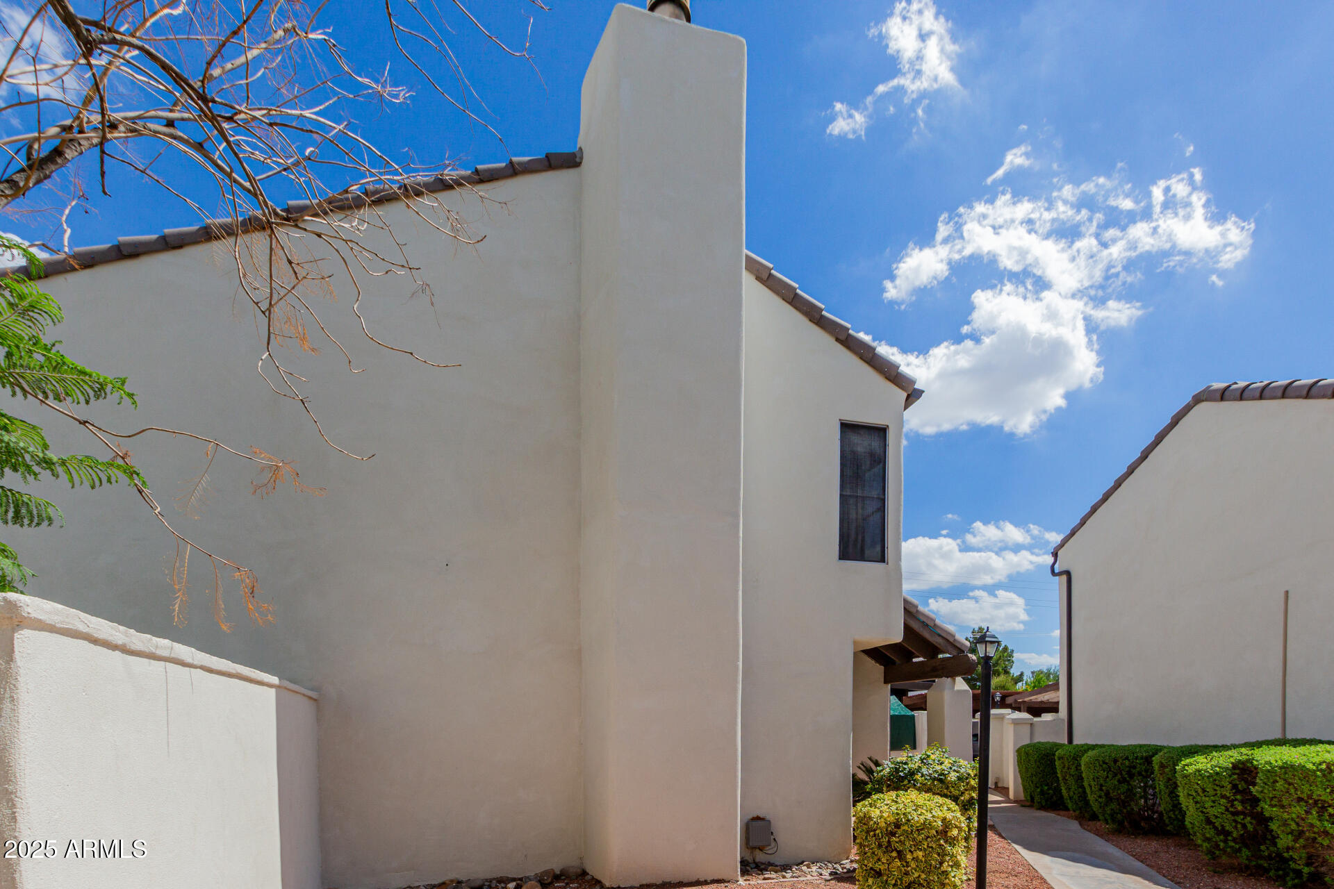 1175 E BELMONT Avenue