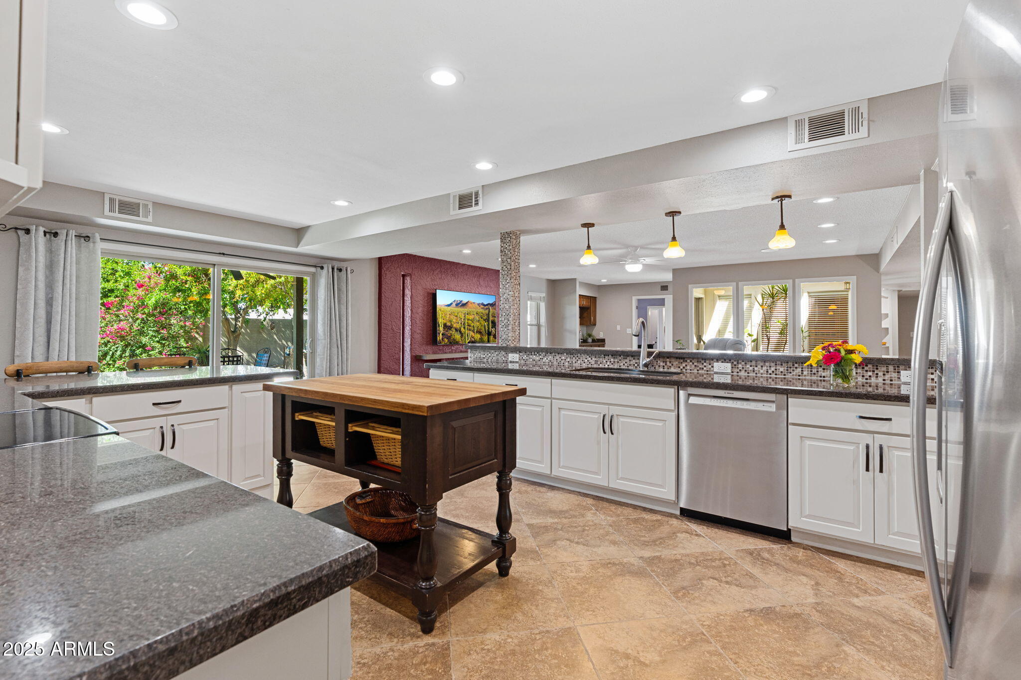 3302 E MALAPAI Drive