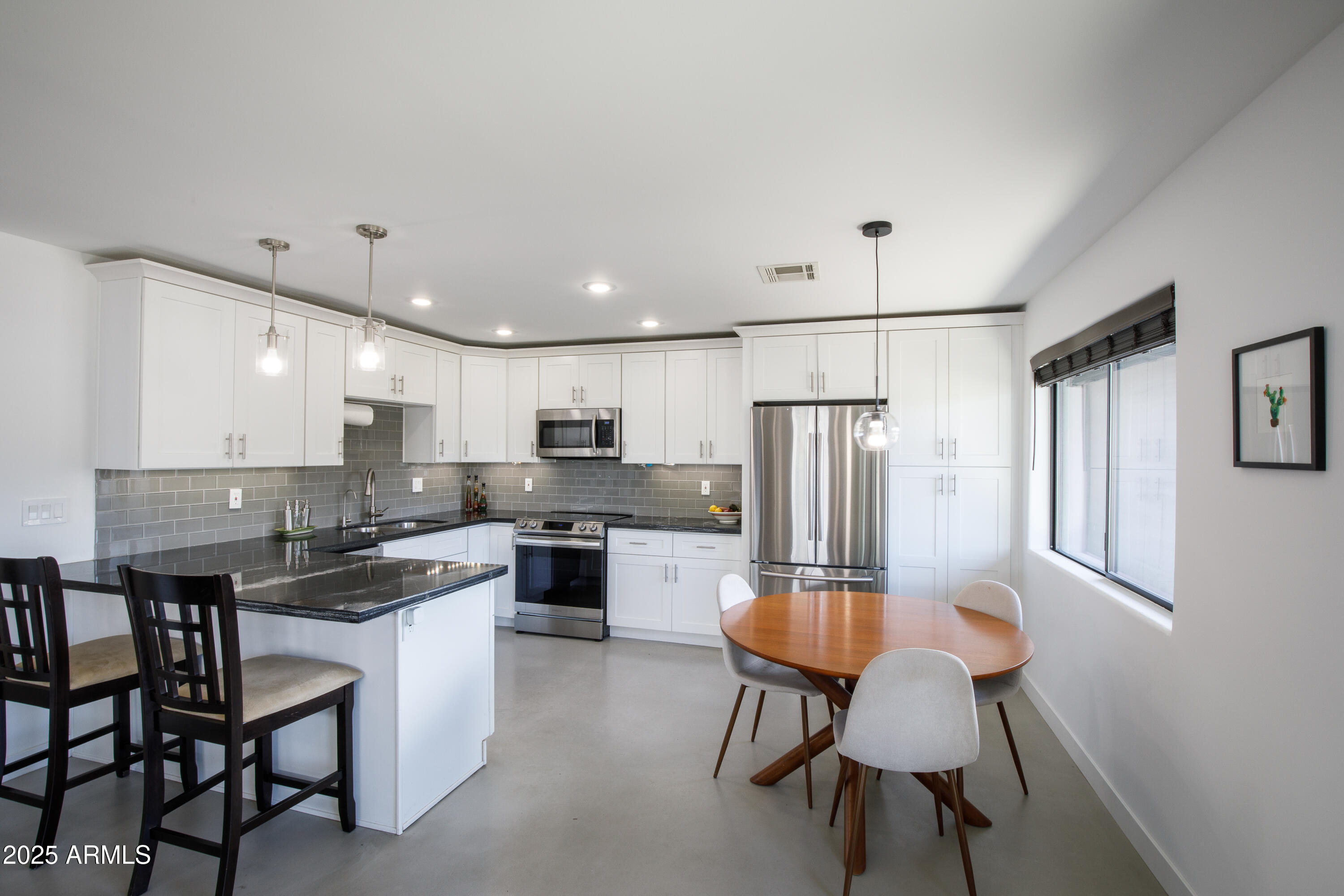 1218 E CLARENDON Avenue