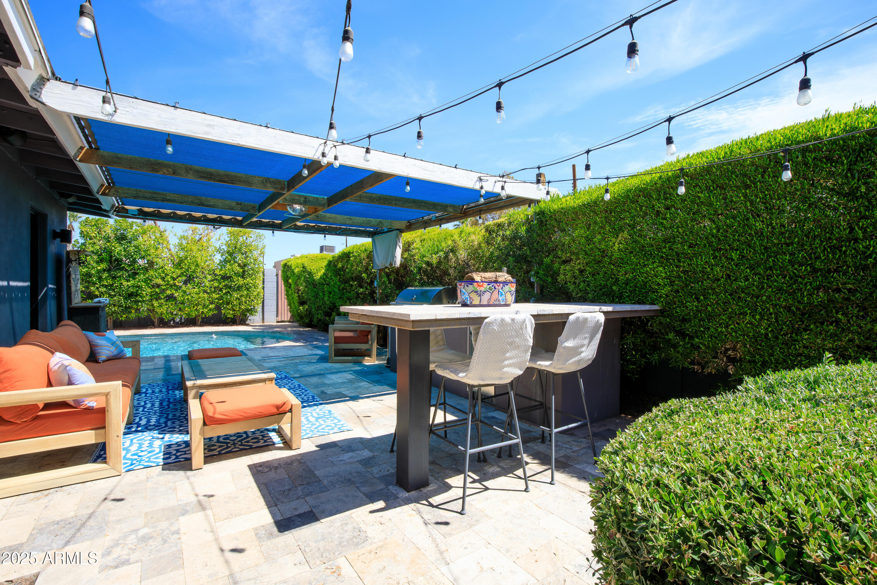 1218 E CLARENDON Avenue