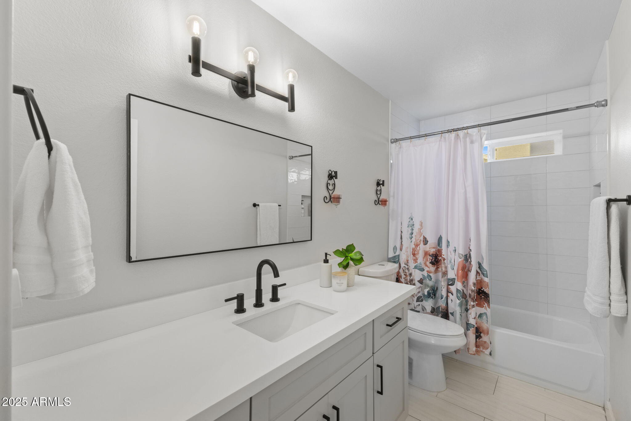 5009 E PARADISE Lane