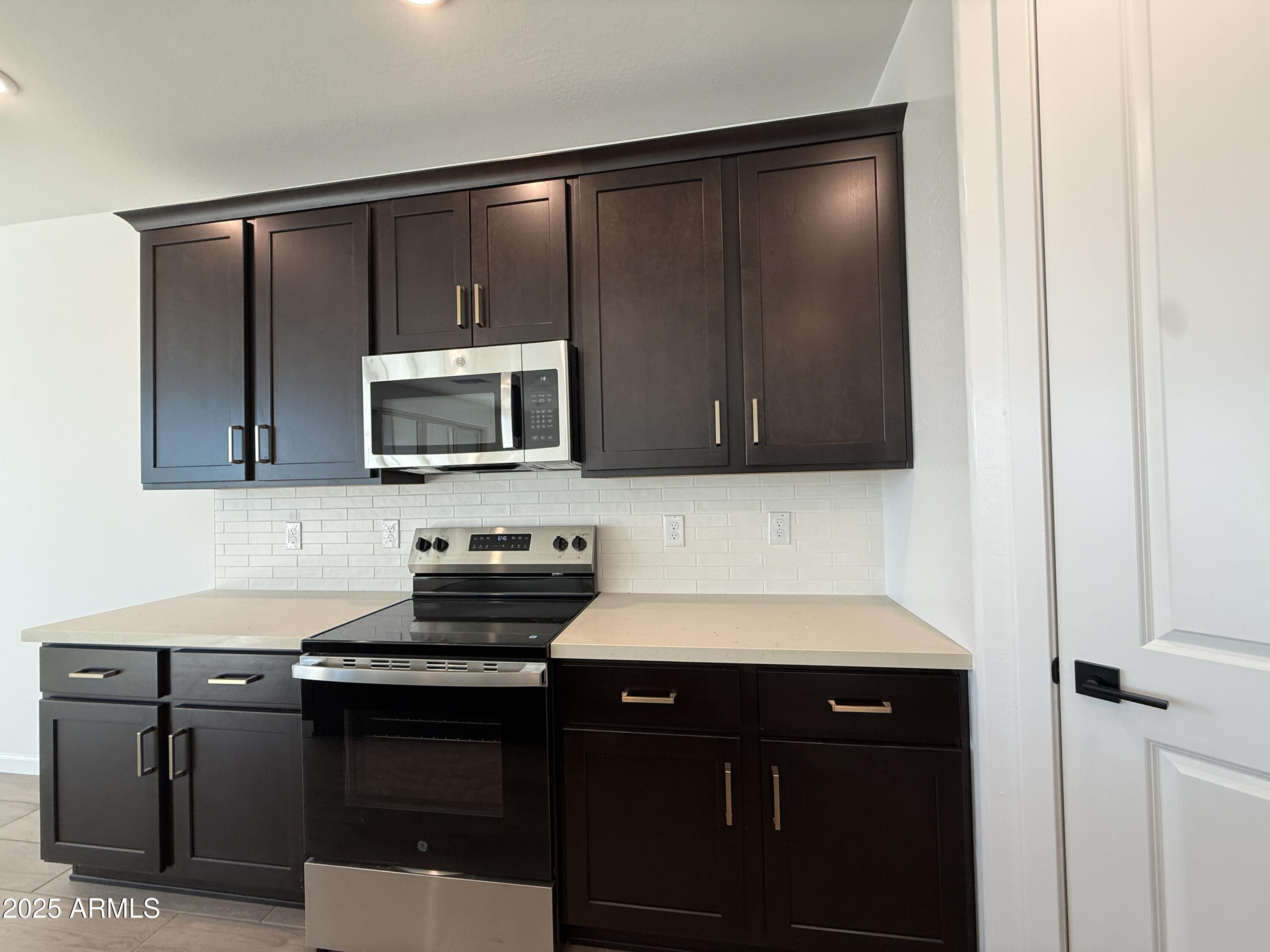 9619 W TAMARISK Avenue