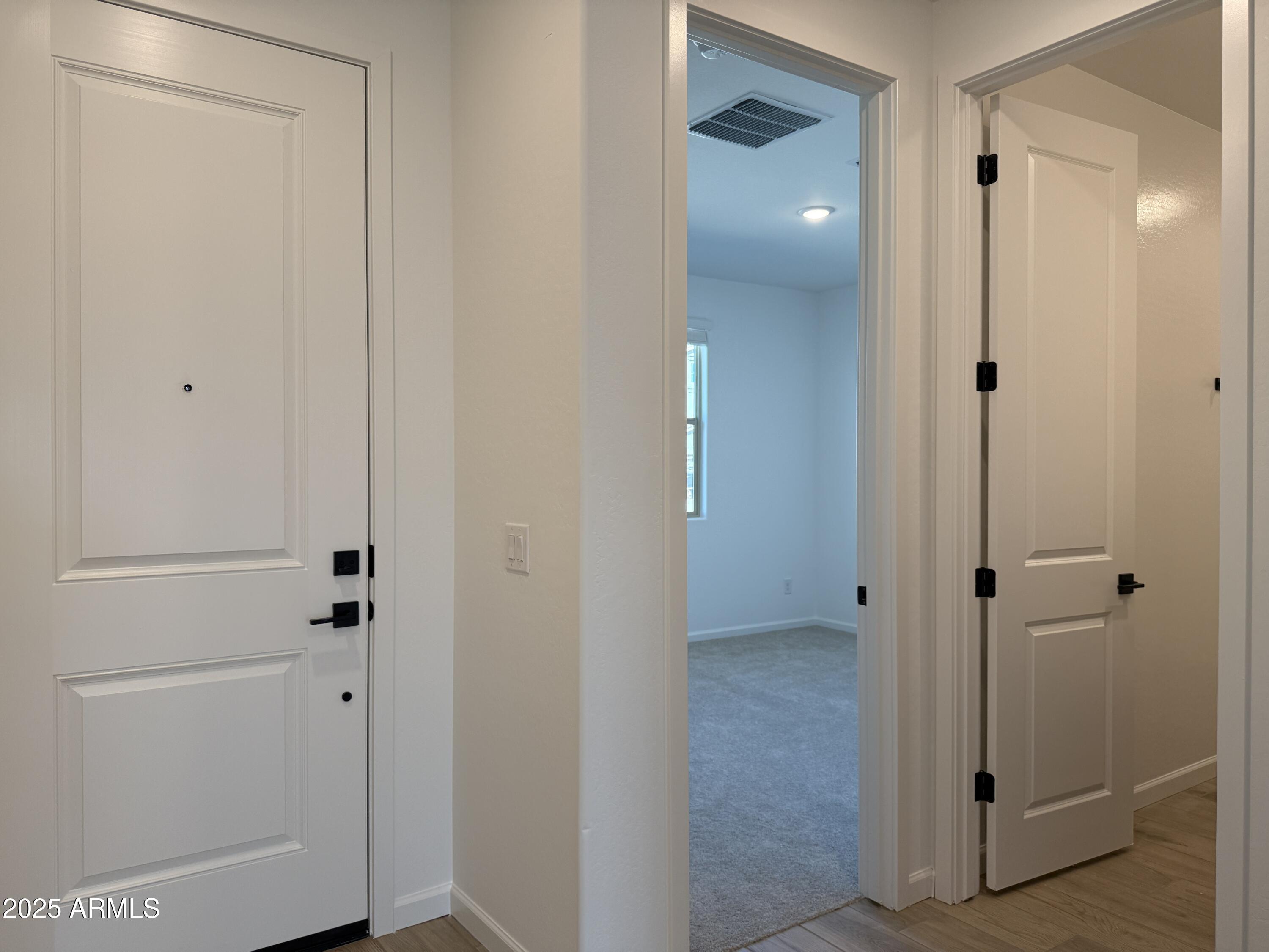 9619 W TAMARISK Avenue