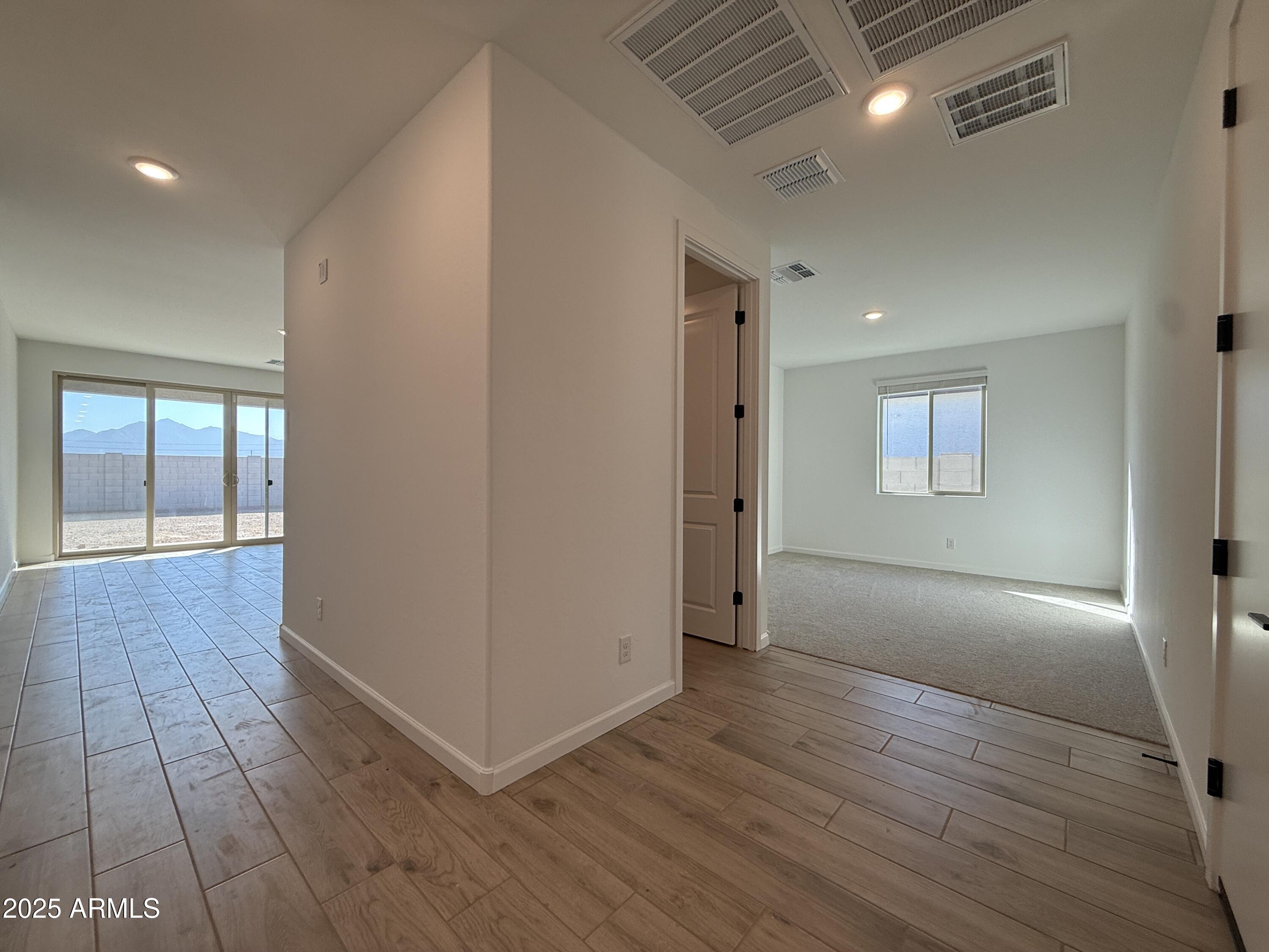 9619 W TAMARISK Avenue