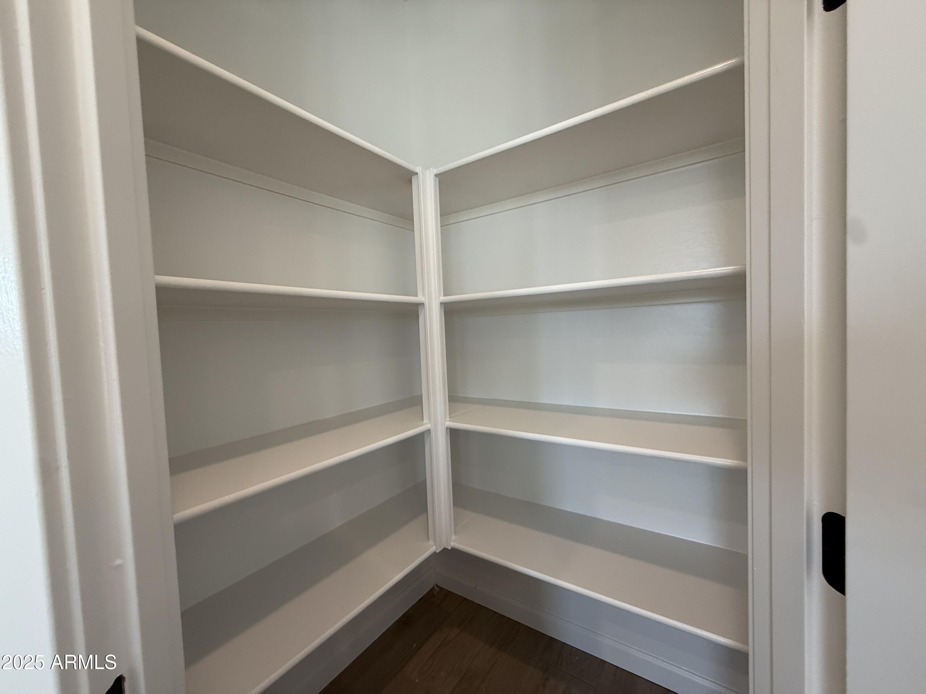 9619 W TAMARISK Avenue