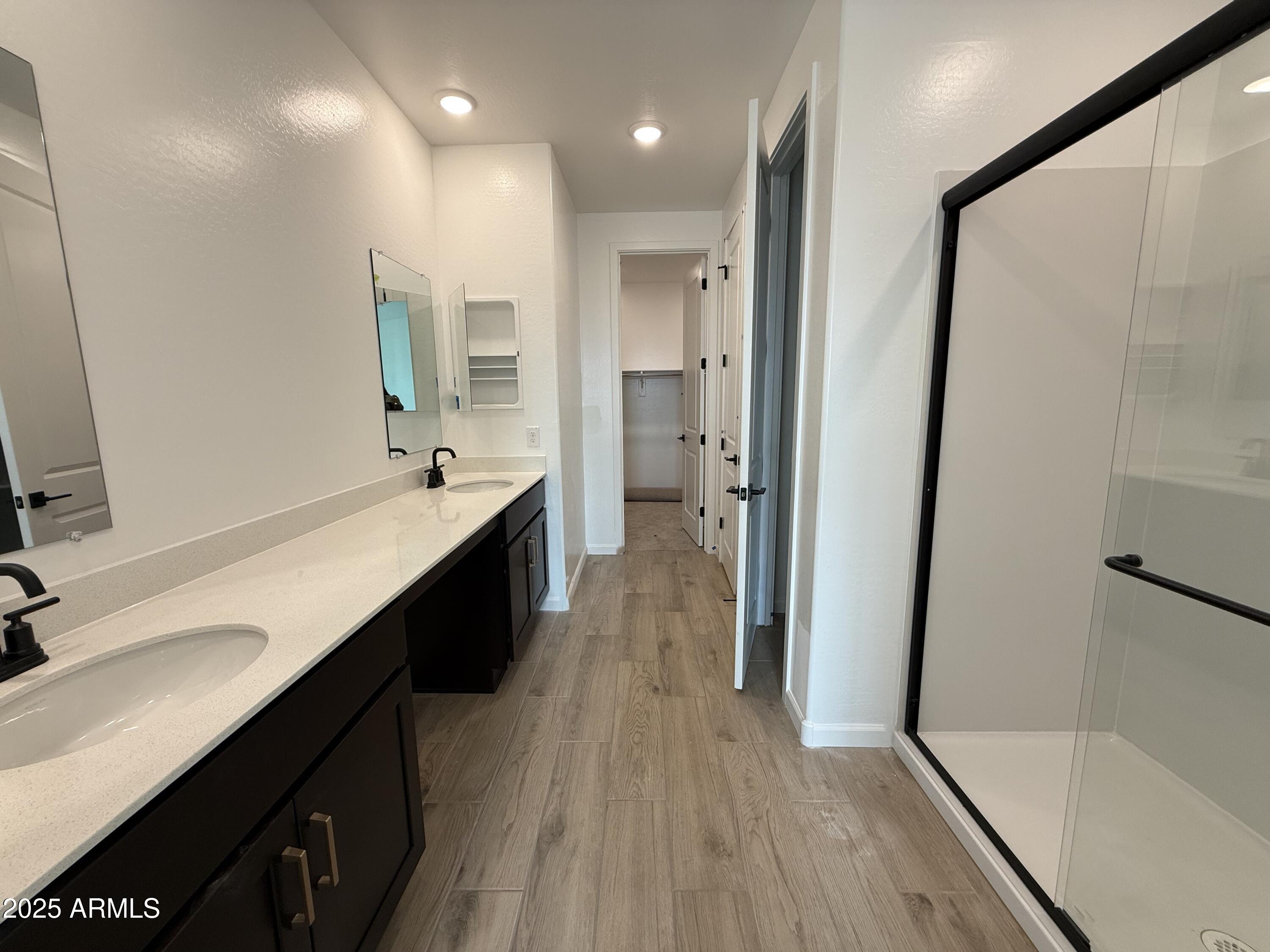 9619 W TAMARISK Avenue