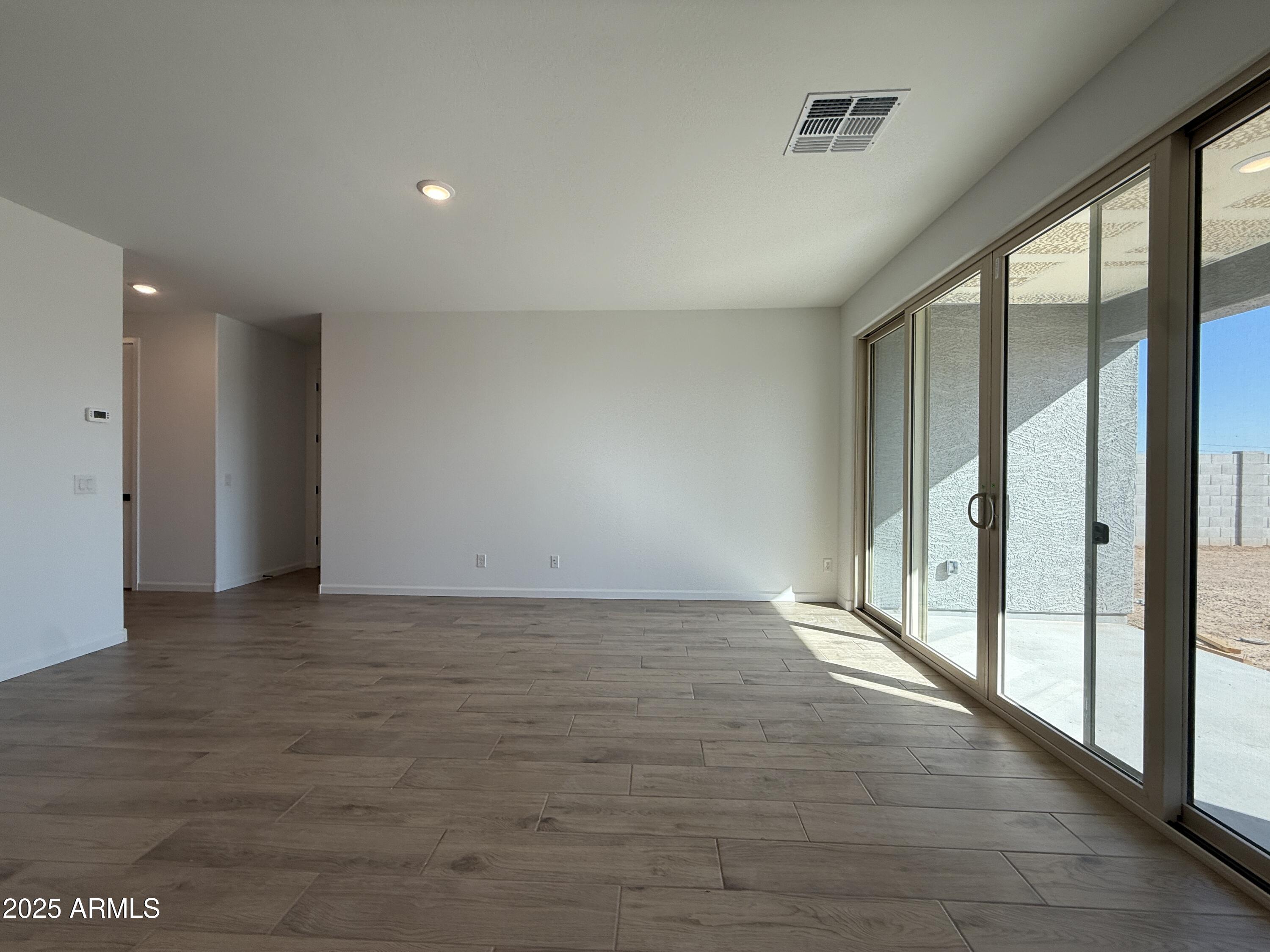 9619 W TAMARISK Avenue