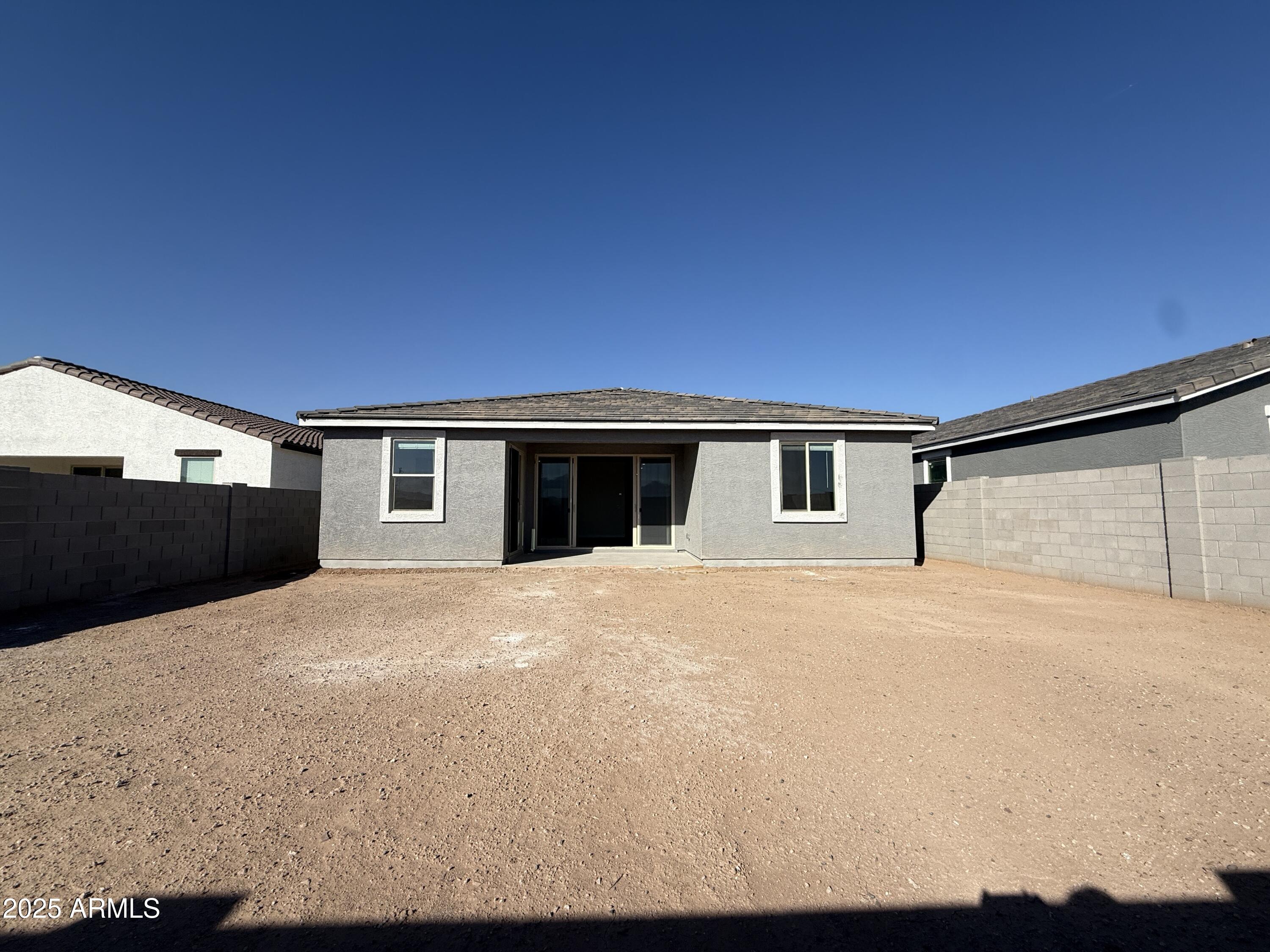 9619 W TAMARISK Avenue