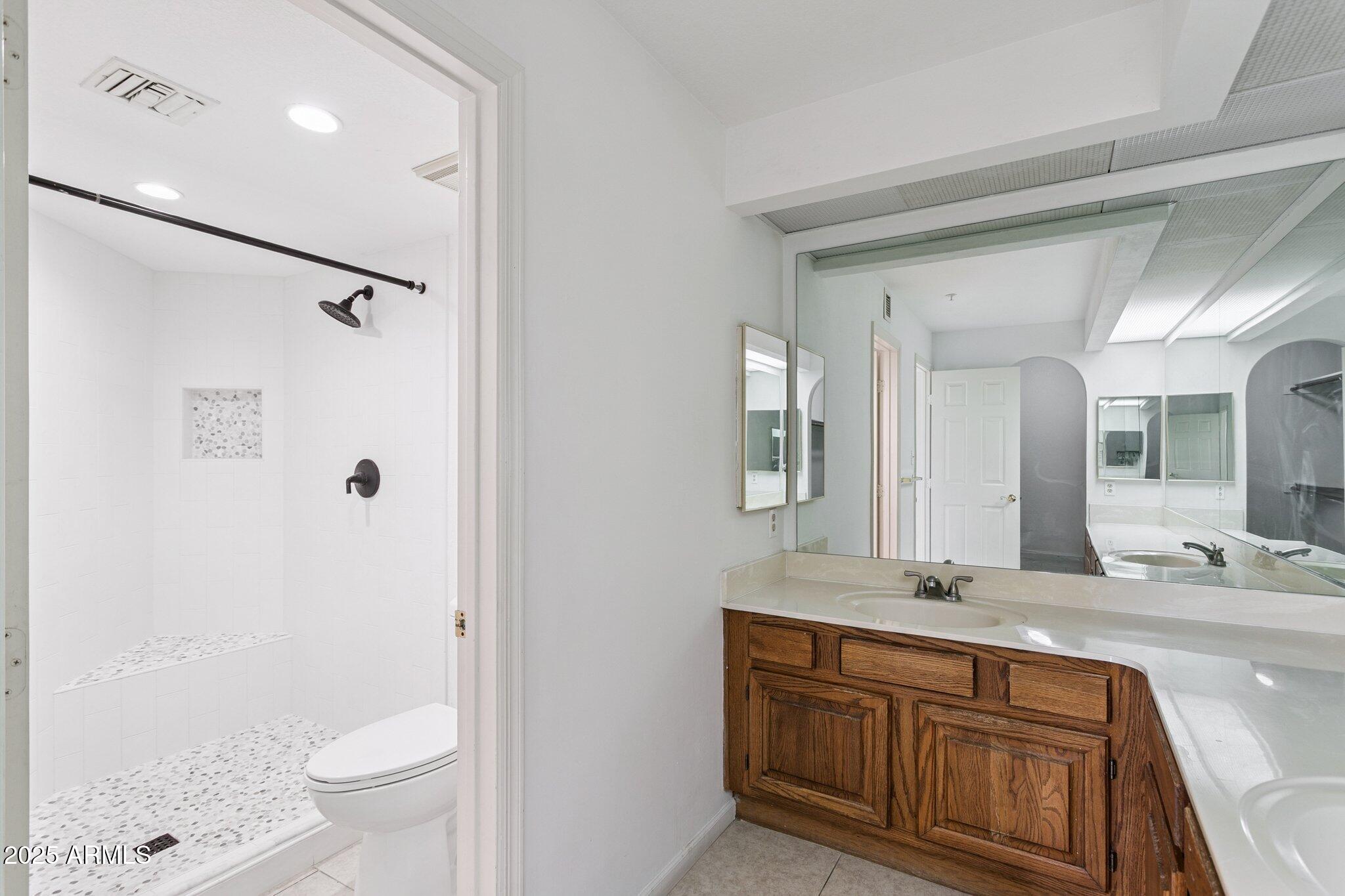 4200 N MILLER Road, 220