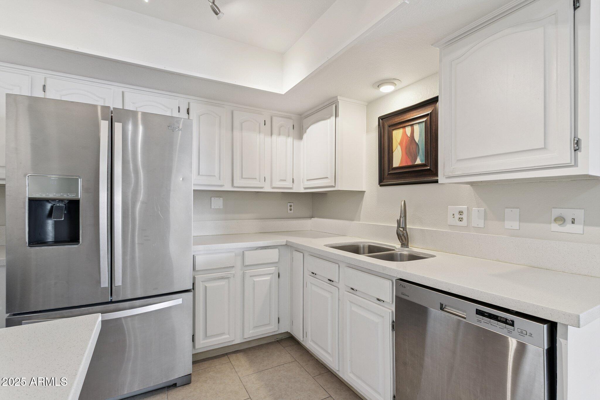 4200 N MILLER Road, 220