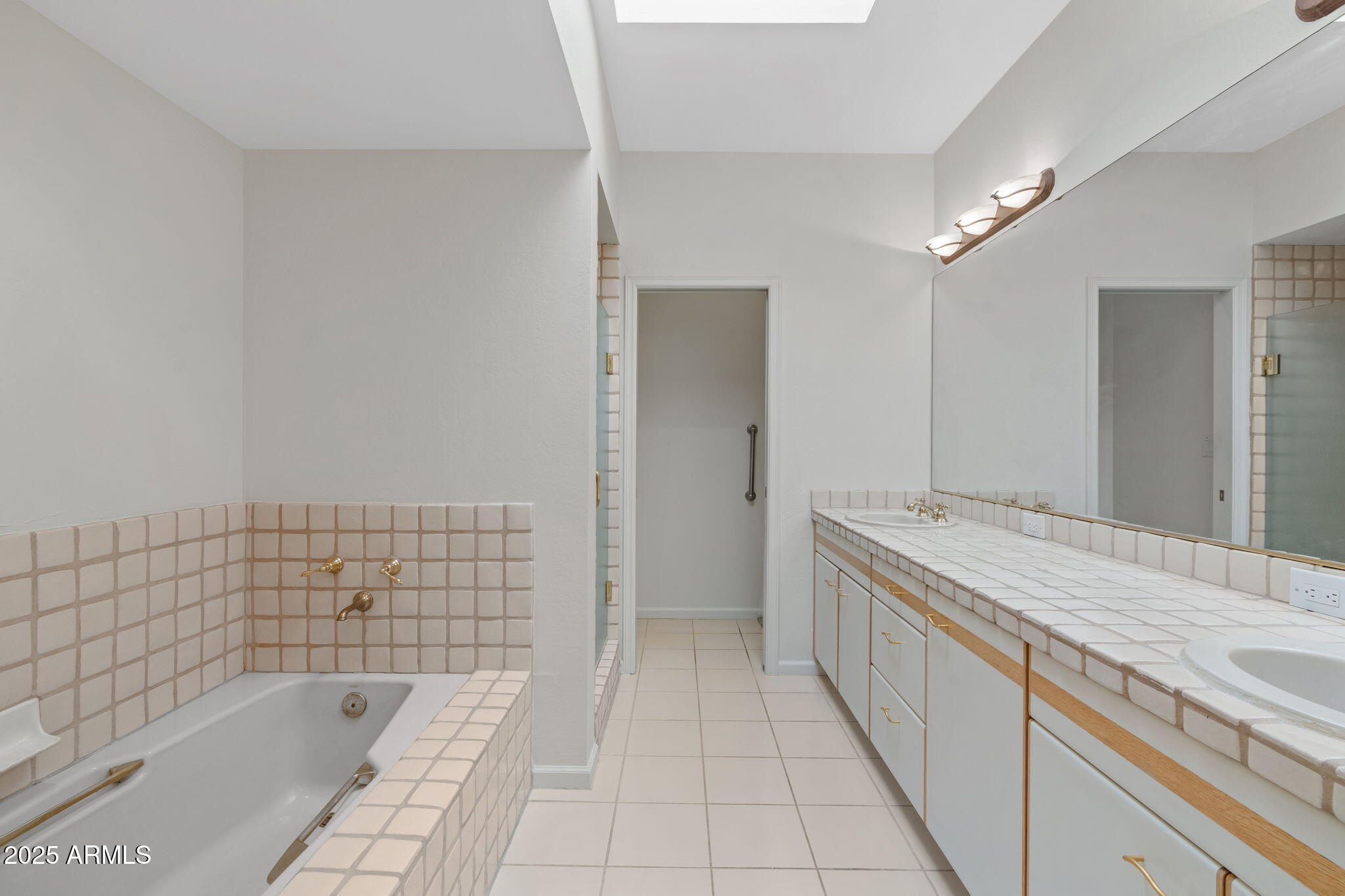 8510 E VISTA BONITA Drive