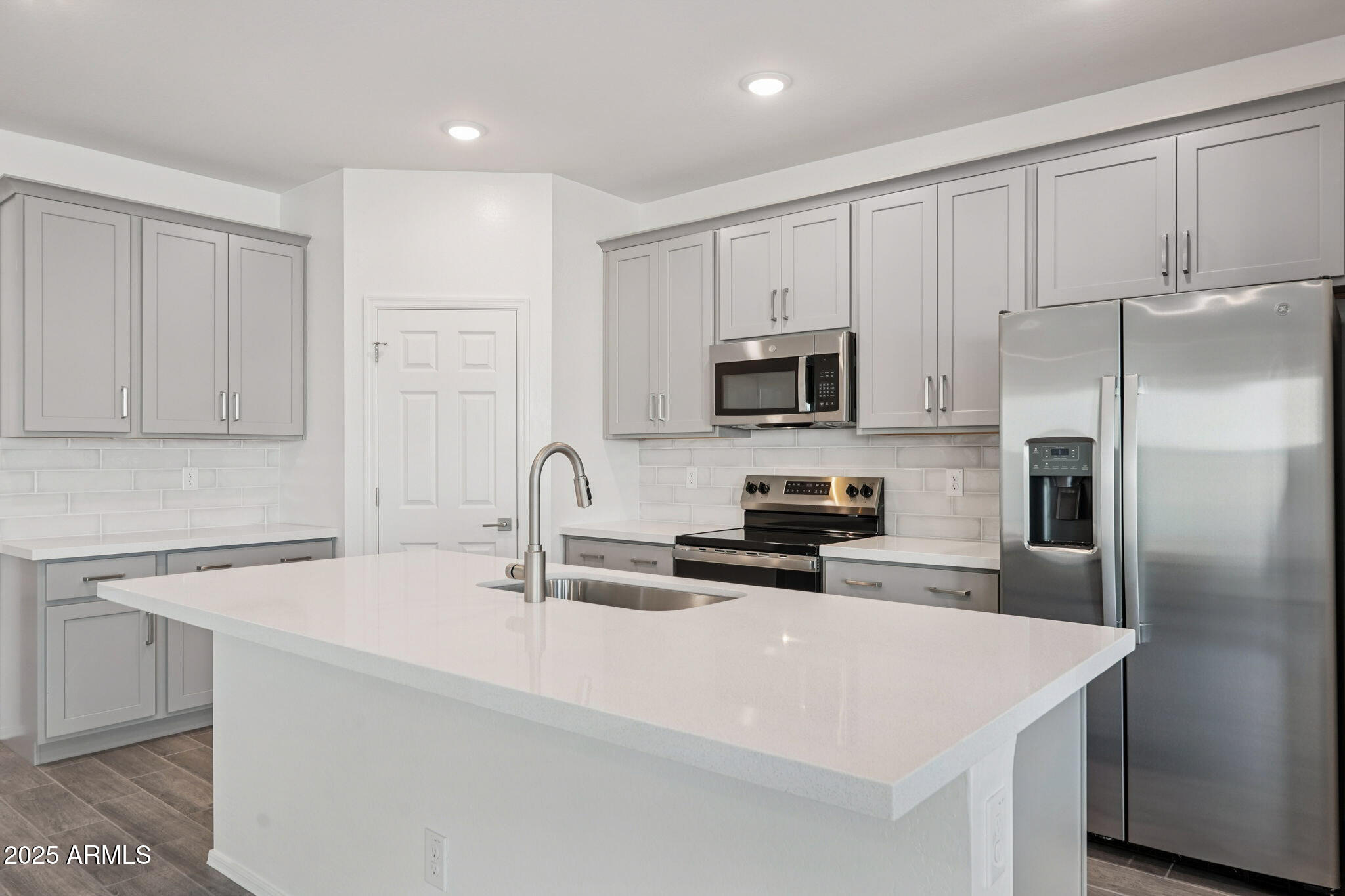 24152 W BOWKER Street