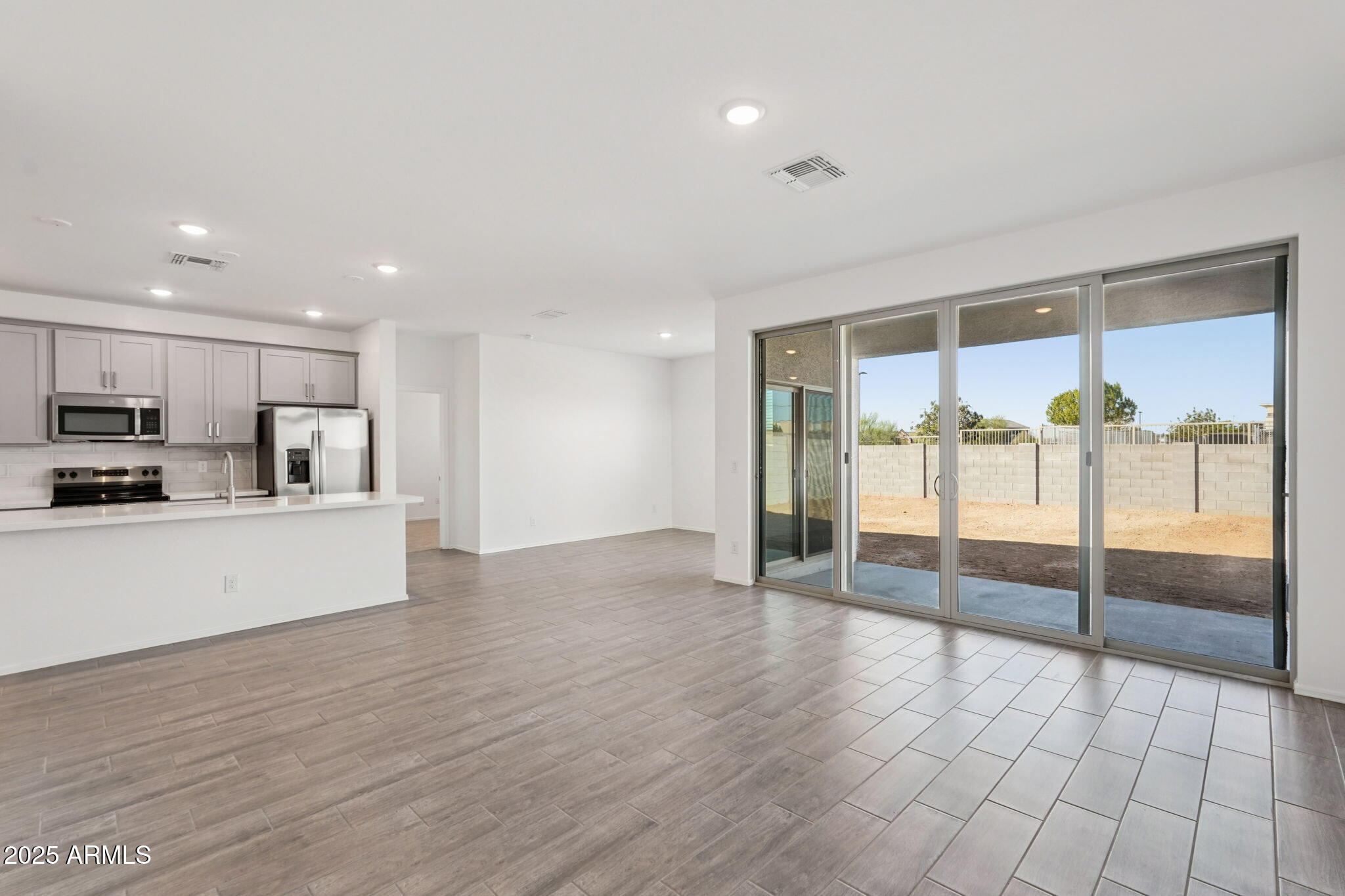 24152 W BOWKER Street