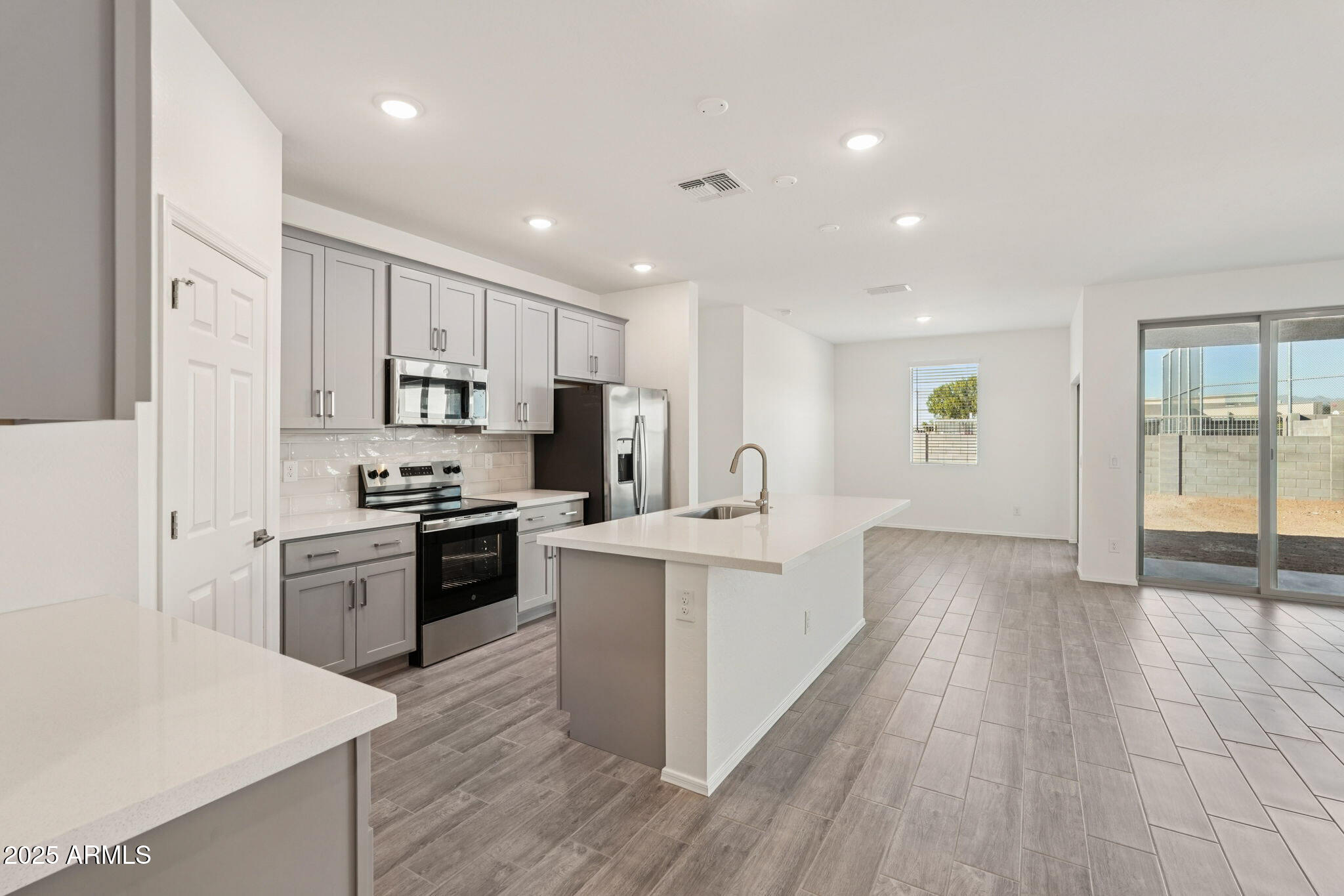 24152 W BOWKER Street