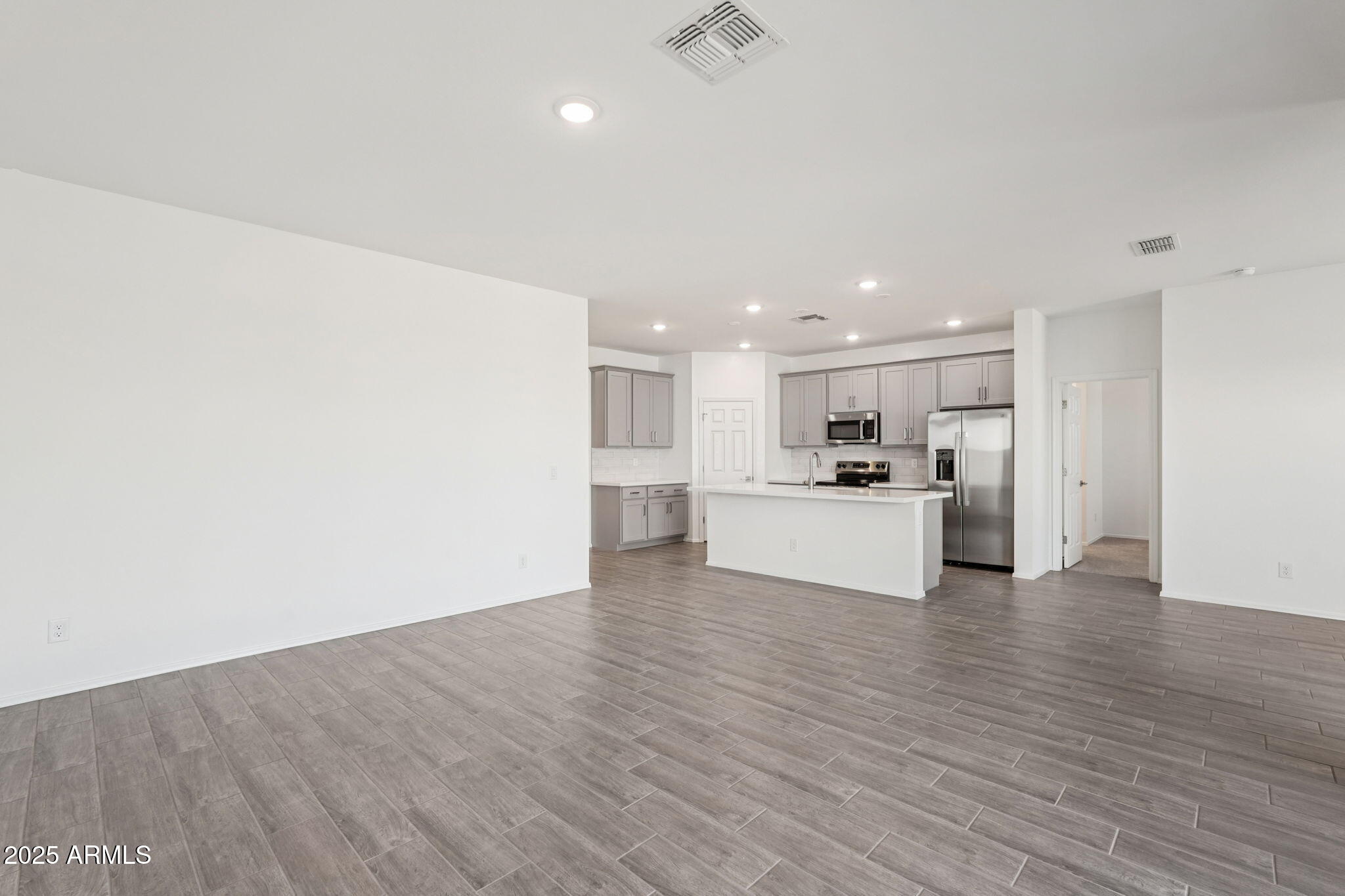 24152 W BOWKER Street