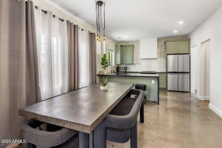 313 W VERNON Avenue