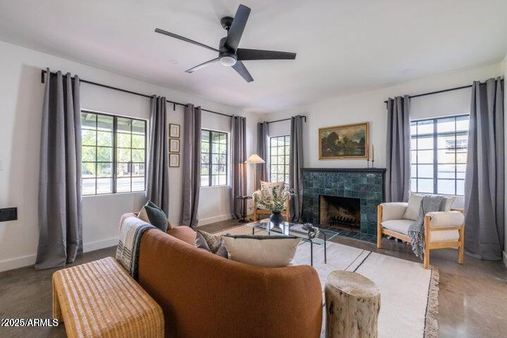 313 W VERNON Avenue
