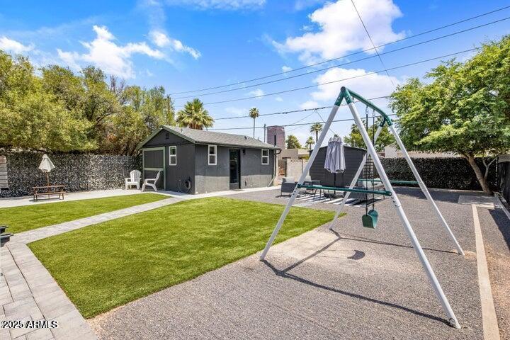 313 W VERNON Avenue