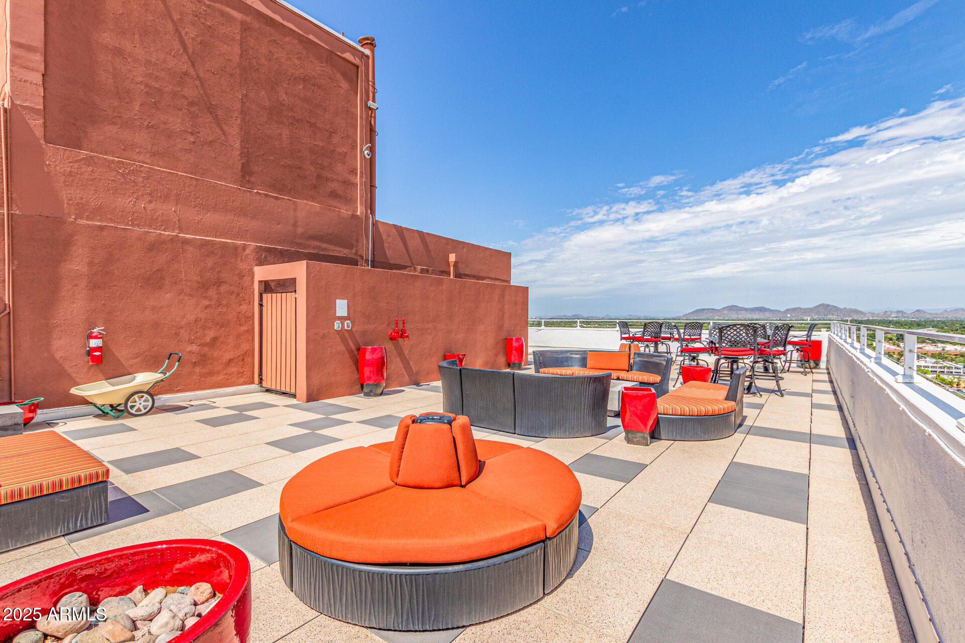 4750 N CENTRAL Avenue, 7B