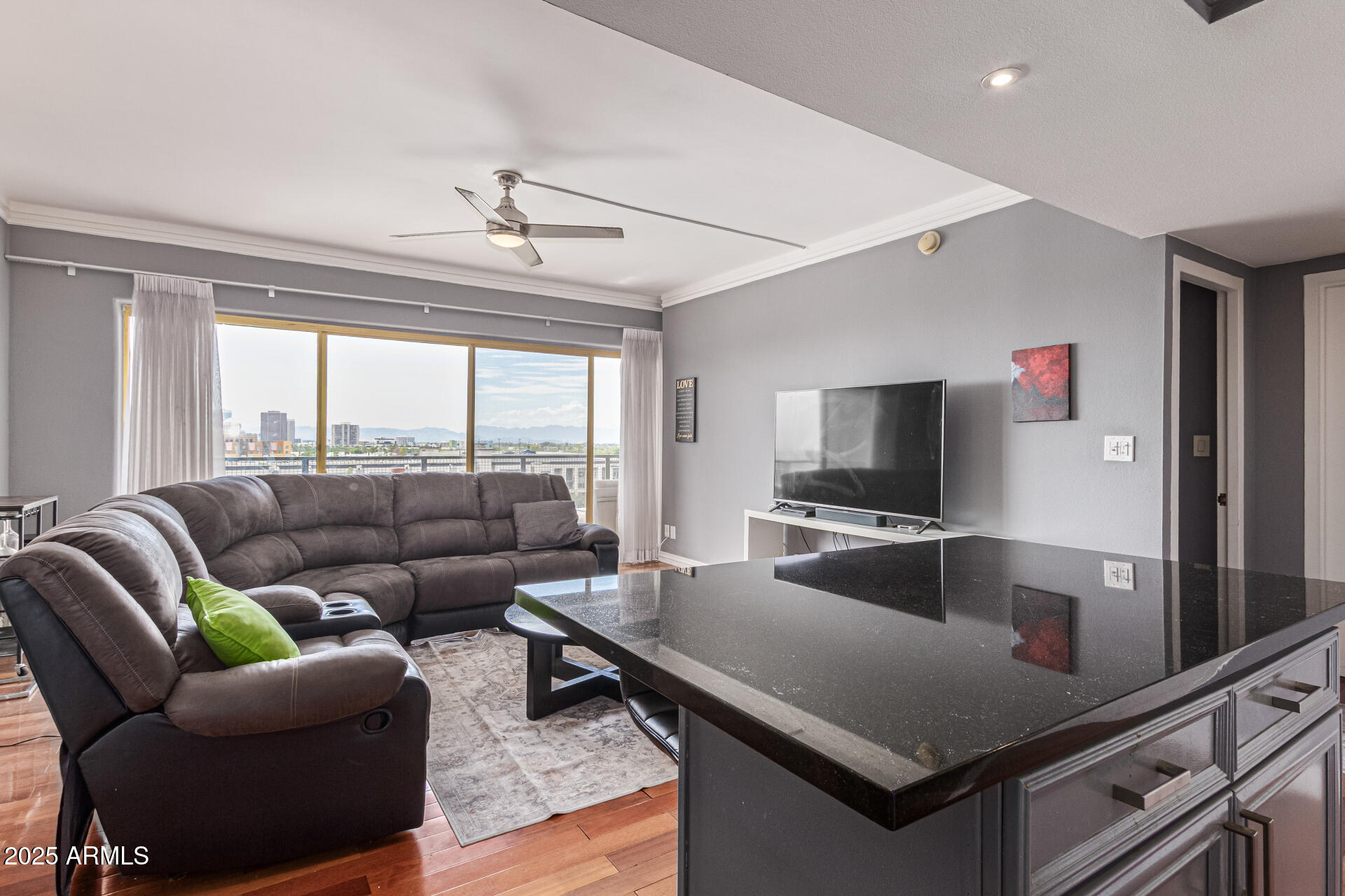 4750 N CENTRAL Avenue, 7B