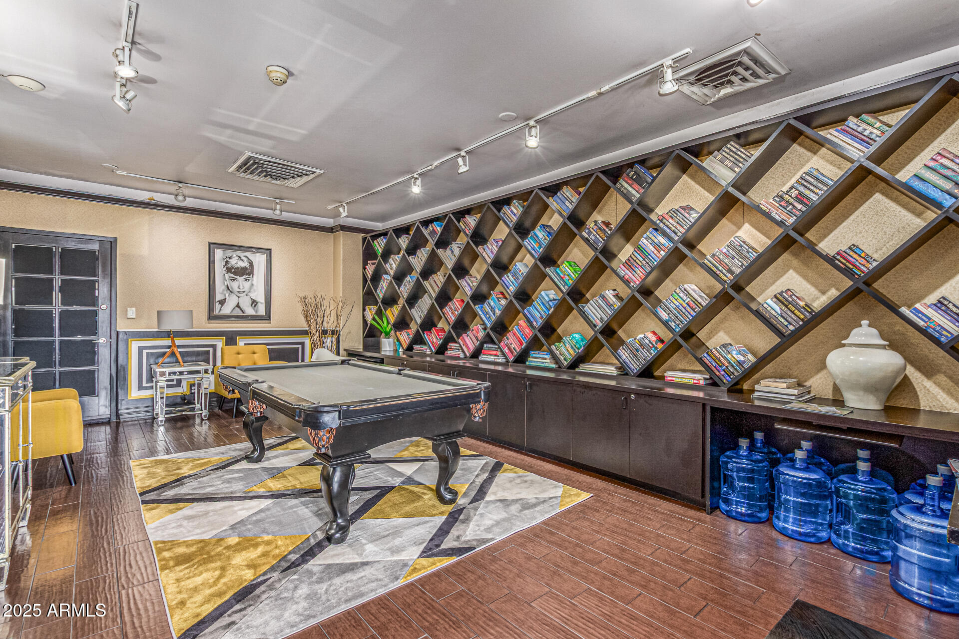 4750 N CENTRAL Avenue, 7B