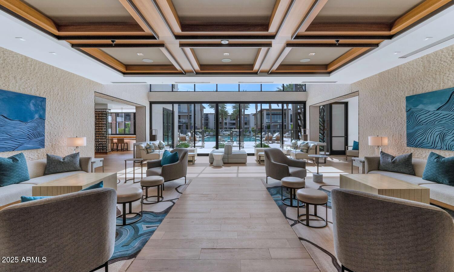 6587 N PALMERAIE Boulevard, 2007