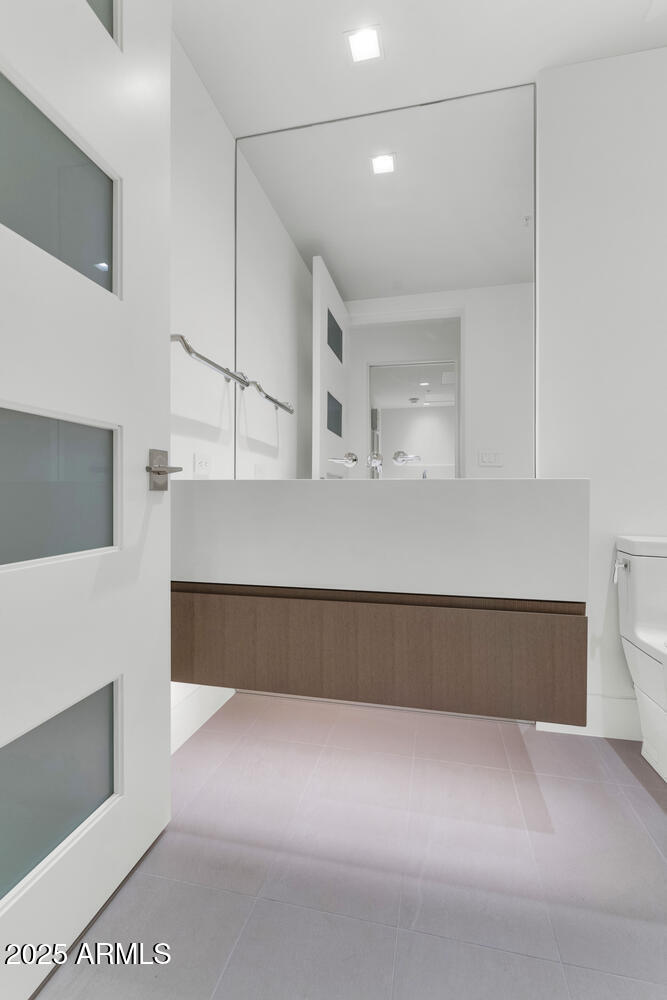 6587 N PALMERAIE Boulevard, 2007