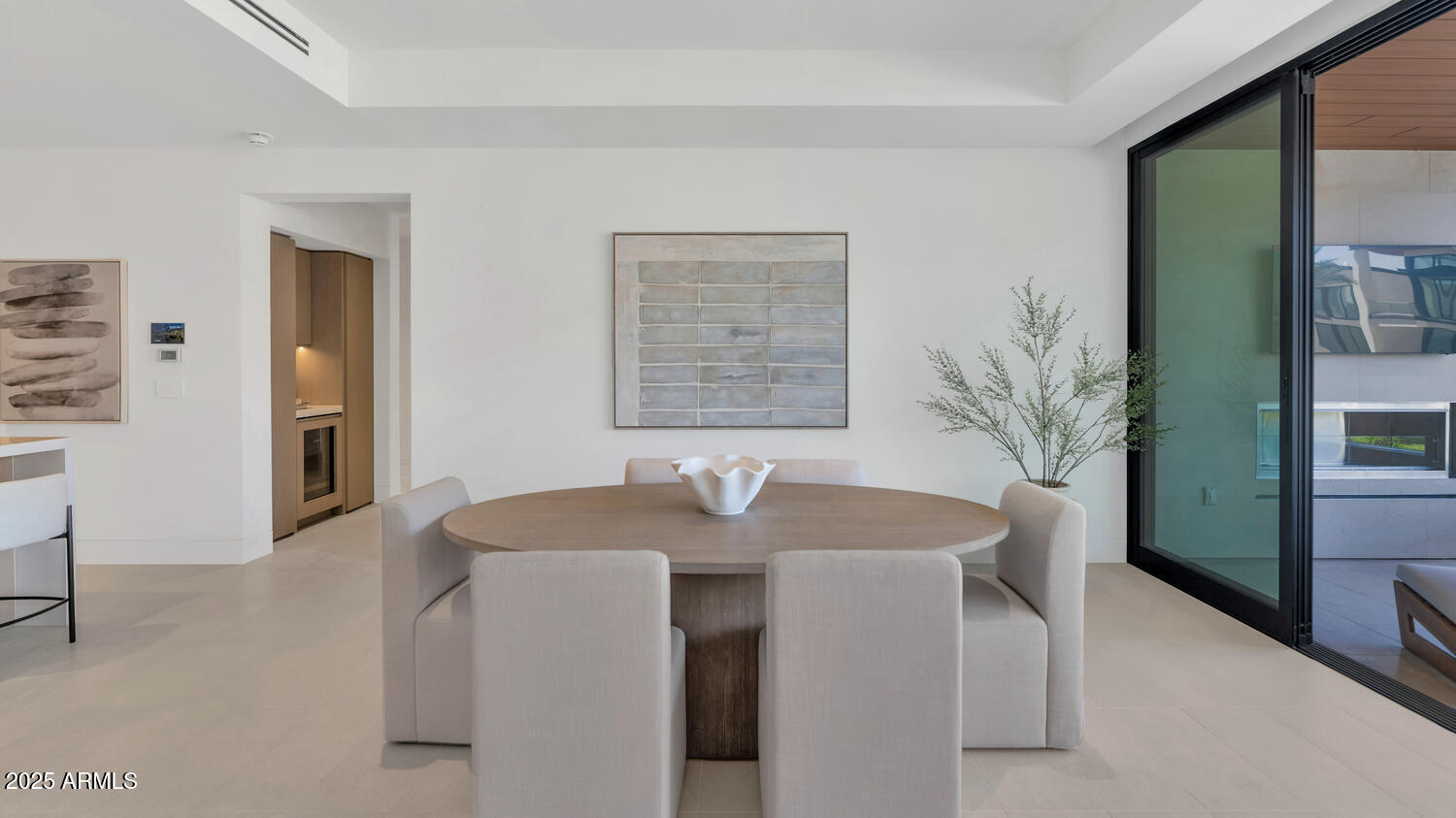 6587 N PALMERAIE Boulevard, 2007