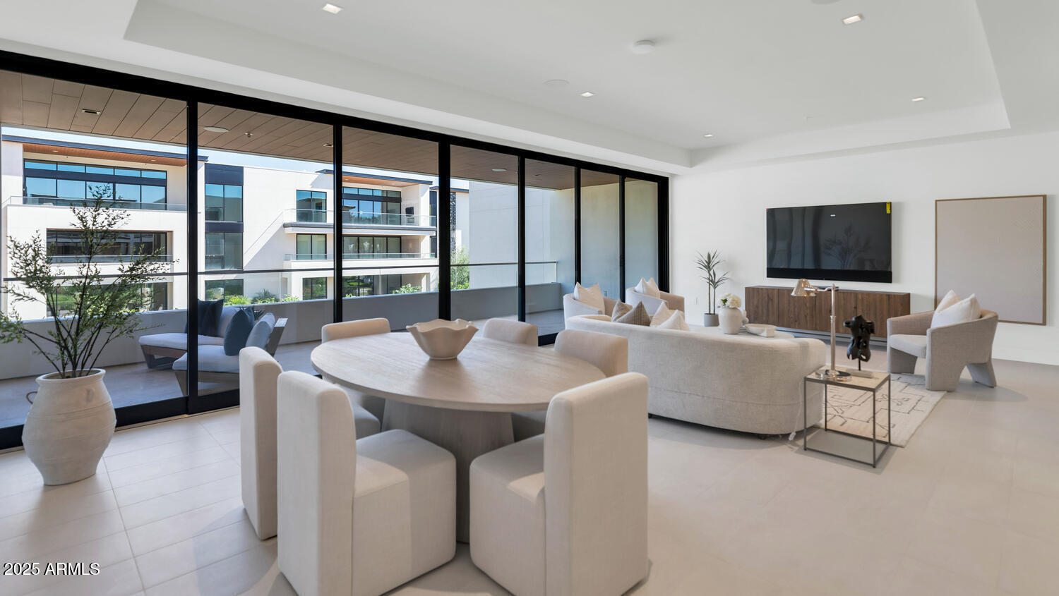 6587 N PALMERAIE Boulevard, 2007